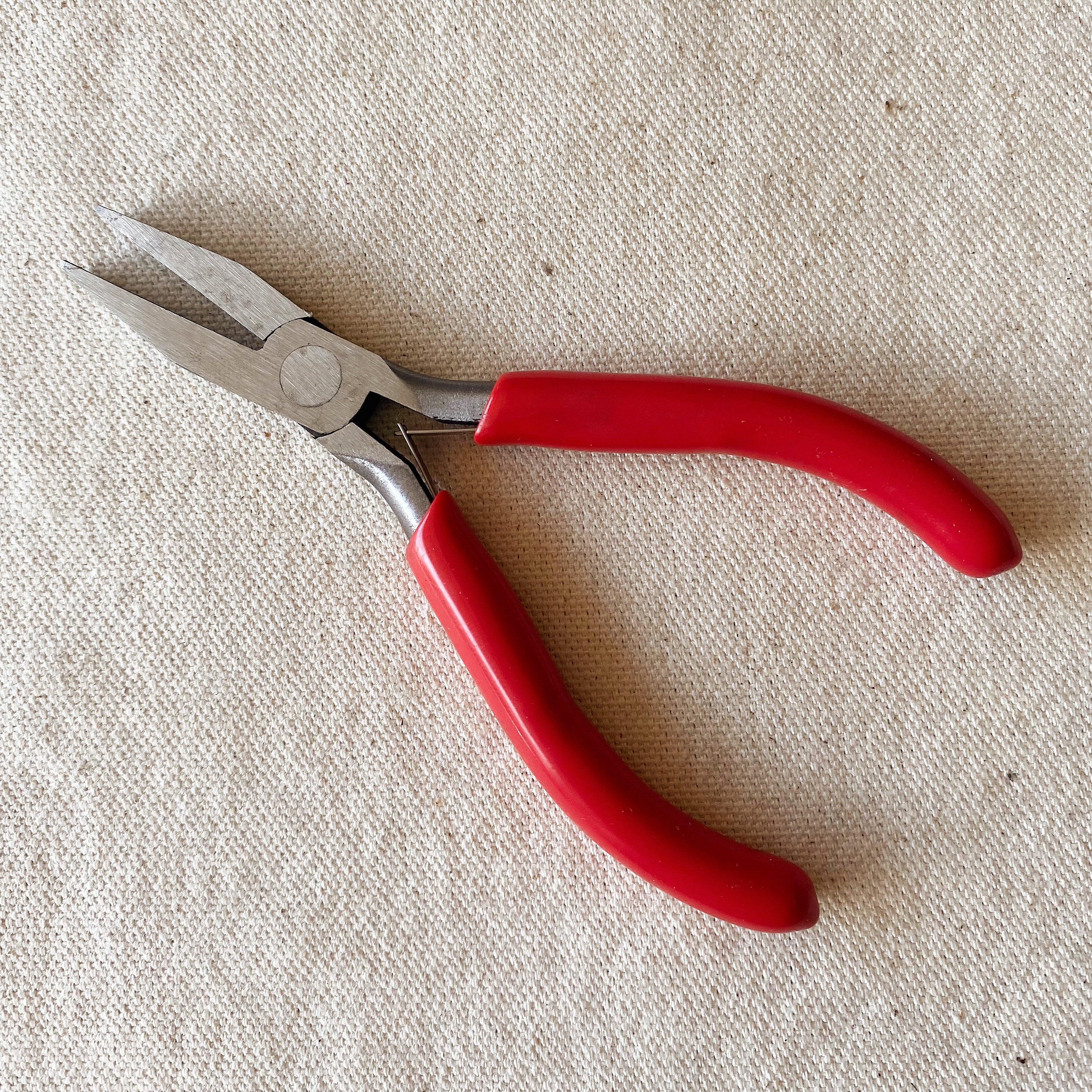 Flat Nose Pliers - 6 Inch Professional Needle Nose Pliers for Jewelry Making, Electronics, and DIY Crafts - Perfect for Wire Bending, Gripping, and Holding Small Objects
