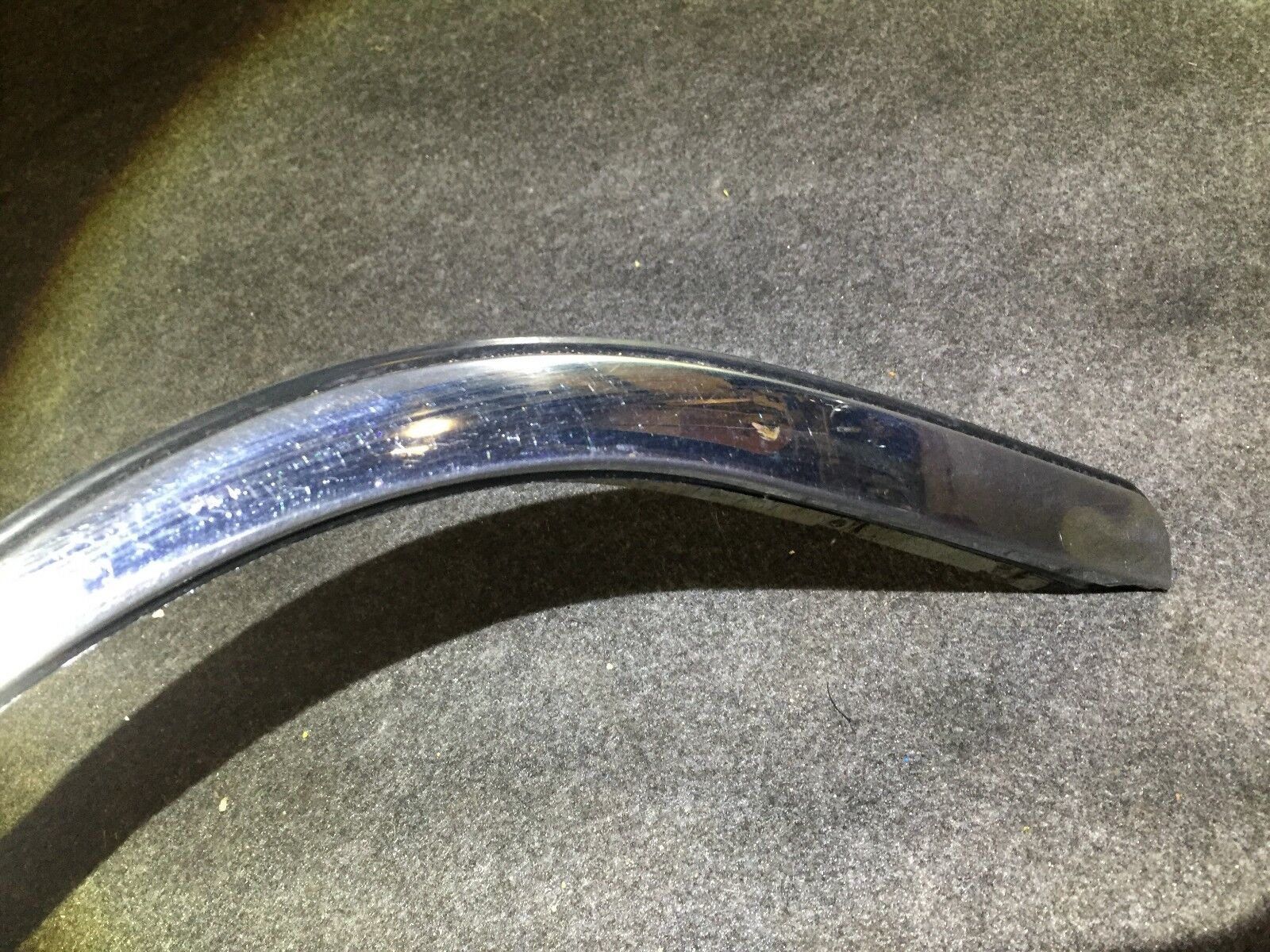 2004-2011 Lincoln Town Car Front Left Door Exterior Frame Trim Bezel OEM Replacement Part - Perfect for Car Restoration & Door Repair Projects