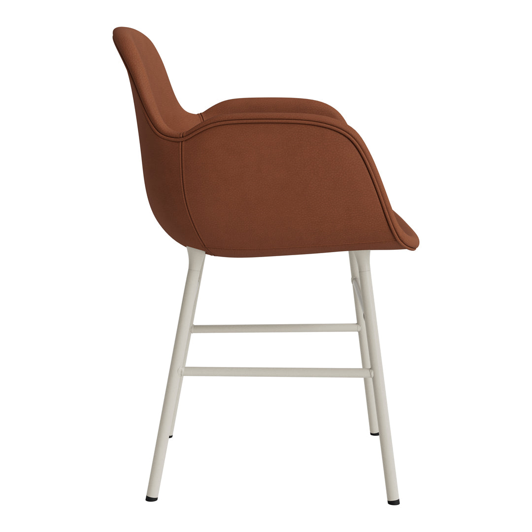 Modern Form Armchair with Sturdy Metal Legs & Soft Upholstery - Perfect for Living Room, Office, or Reading Nook