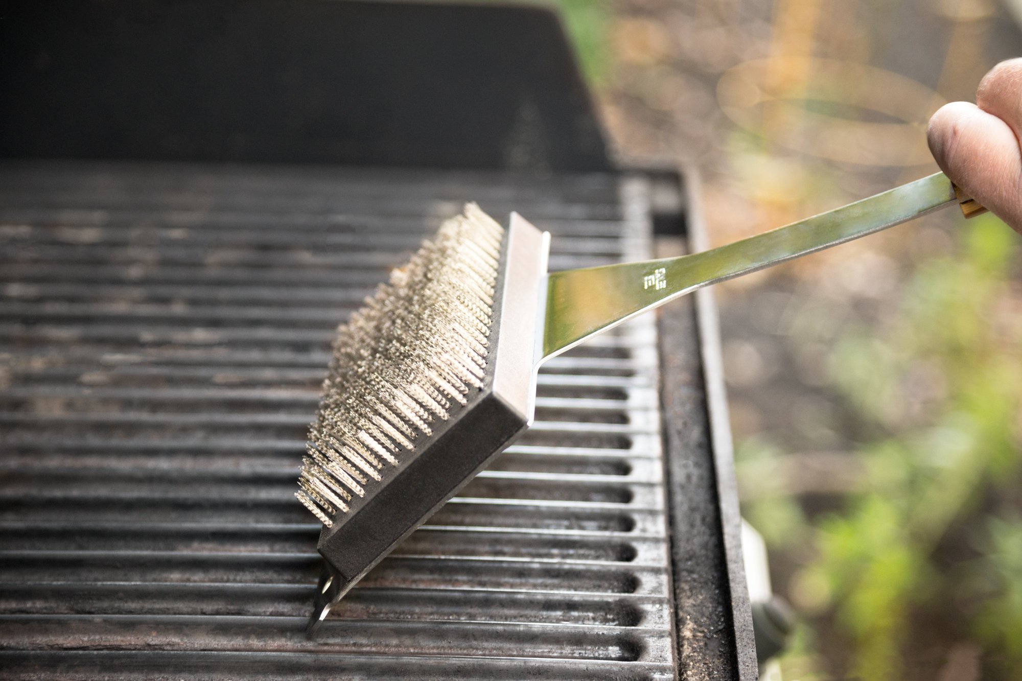 Outset QVG40 Verde Collection Grill Brush - Heavy Duty Stainless Steel Bristles & Scraper for BBQ Cleaning - Perfect for Gas, Charcoal Grills & Outdoor Cooking