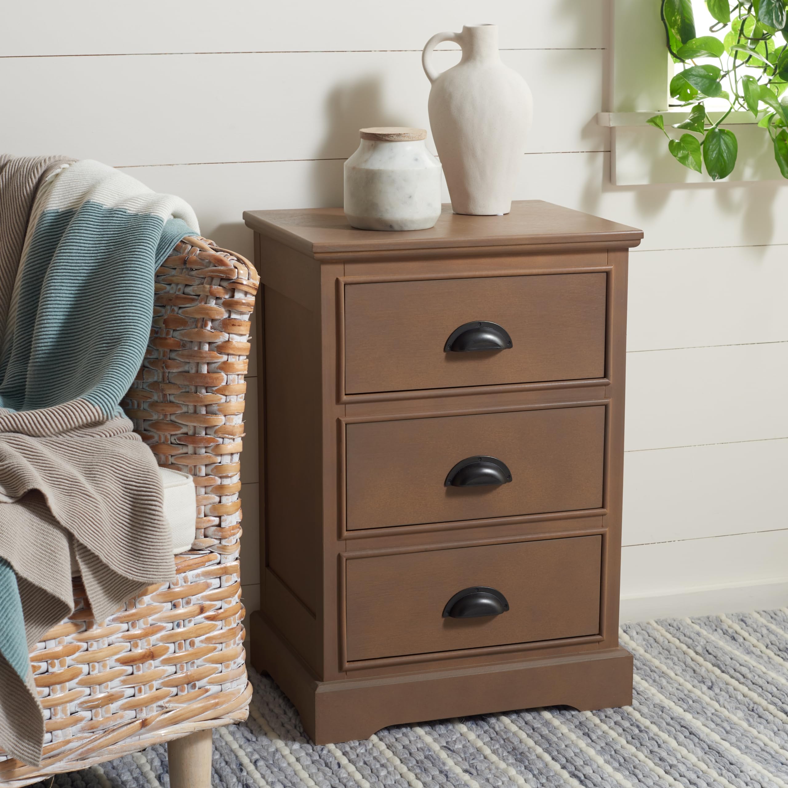 SAFAVIEH American Homes Collection Griffin Grey 3-Drawer Nightstand - Modern Bedside Table for Bedroom, Living Room & Office Furniture