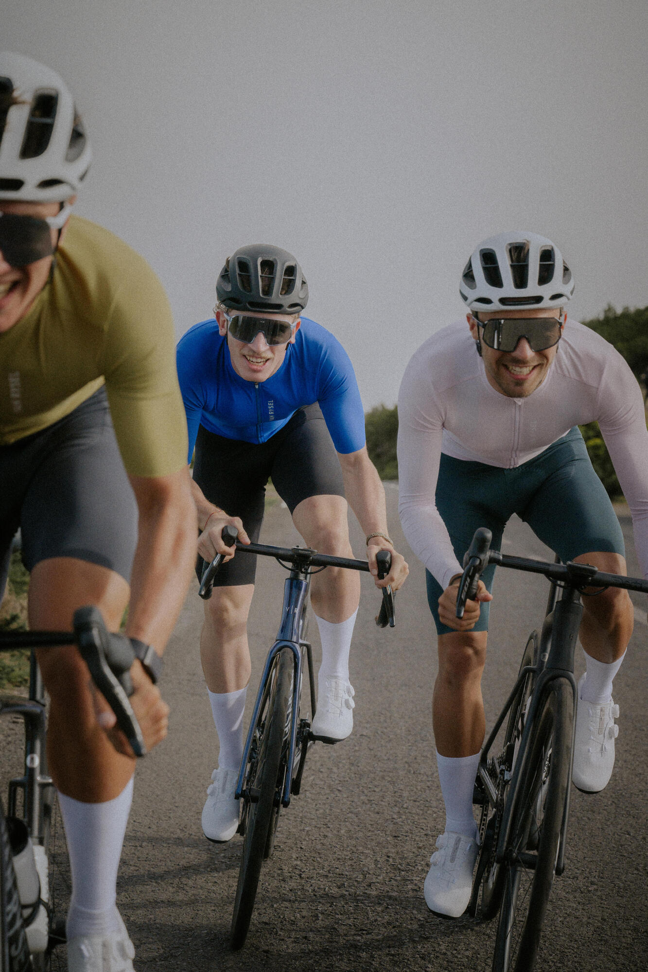Van Rysel Men's RCR 4 Cycling Bib Shorts - Breathable Padded Bike Shorts for Road Cycling & Training - Perfect for Long Distance Rides & Professional Cyclists