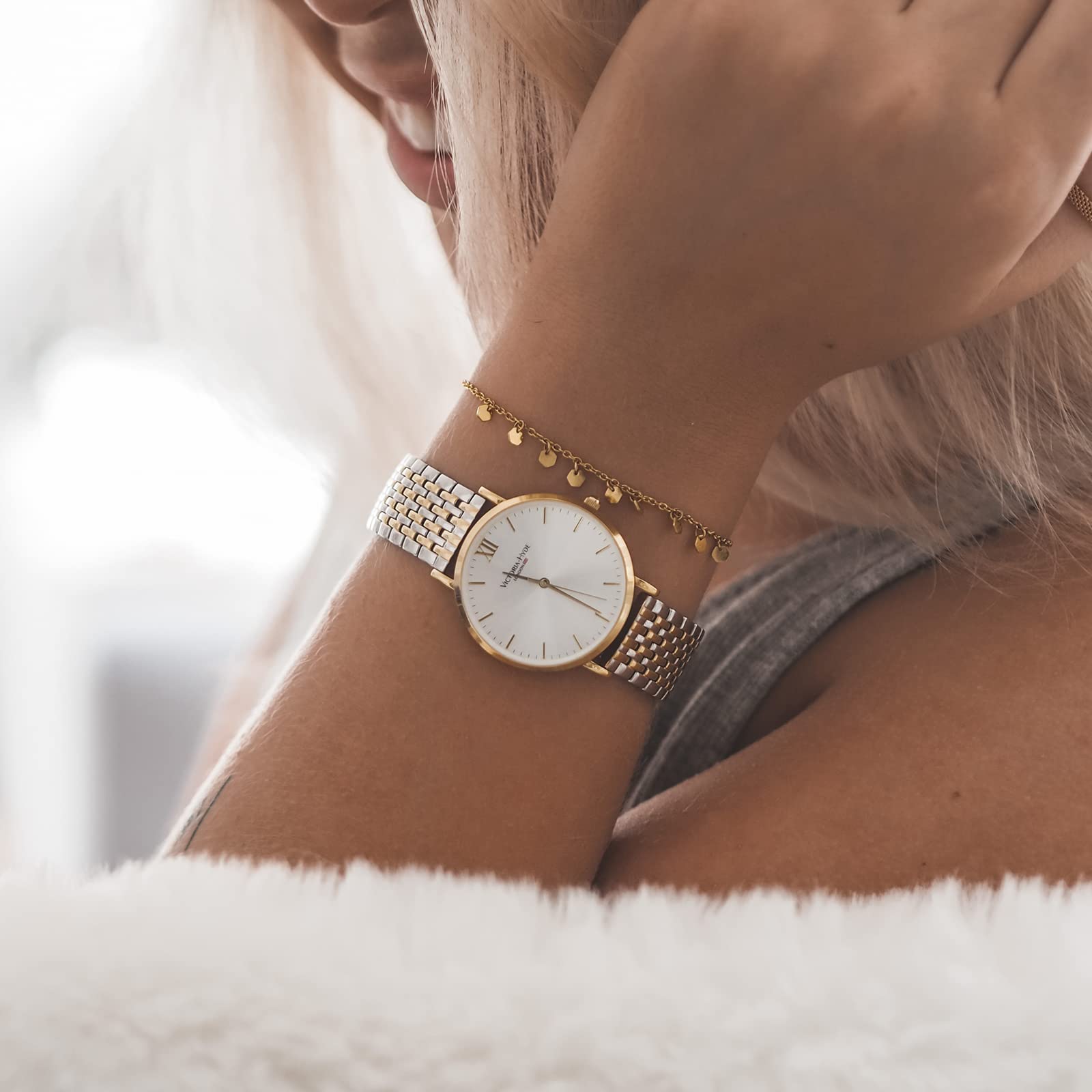 VICTORIA HYDE Women's Gold Analog Quartz Watch - Stainless Steel Waterproof Ladies Wristwatch with Bracelet Set | Perfect for Everyday Wear, Office & Special Occasions