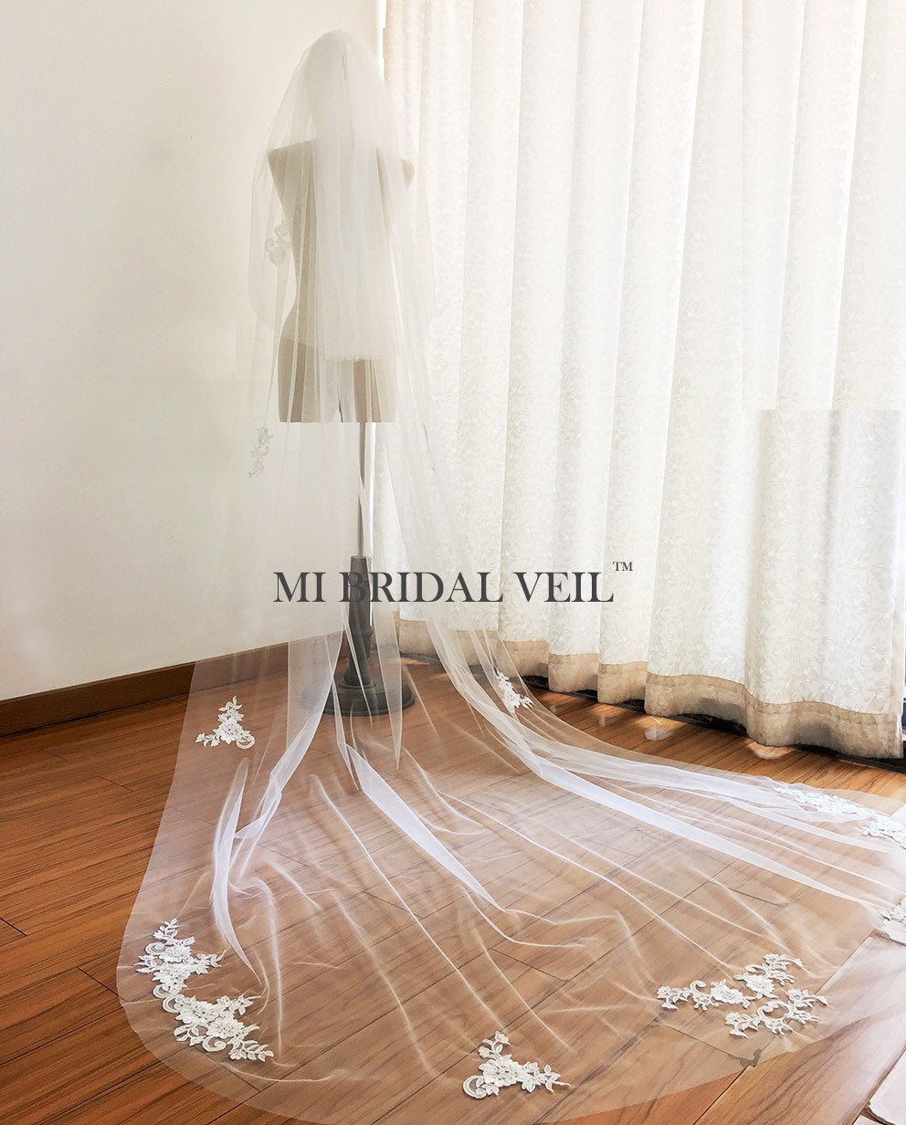 Elegant Cathedral Lace Wedding Veil with Appliqués and Blusher - Perfect for Bridal Ceremonies and Wedding Photos