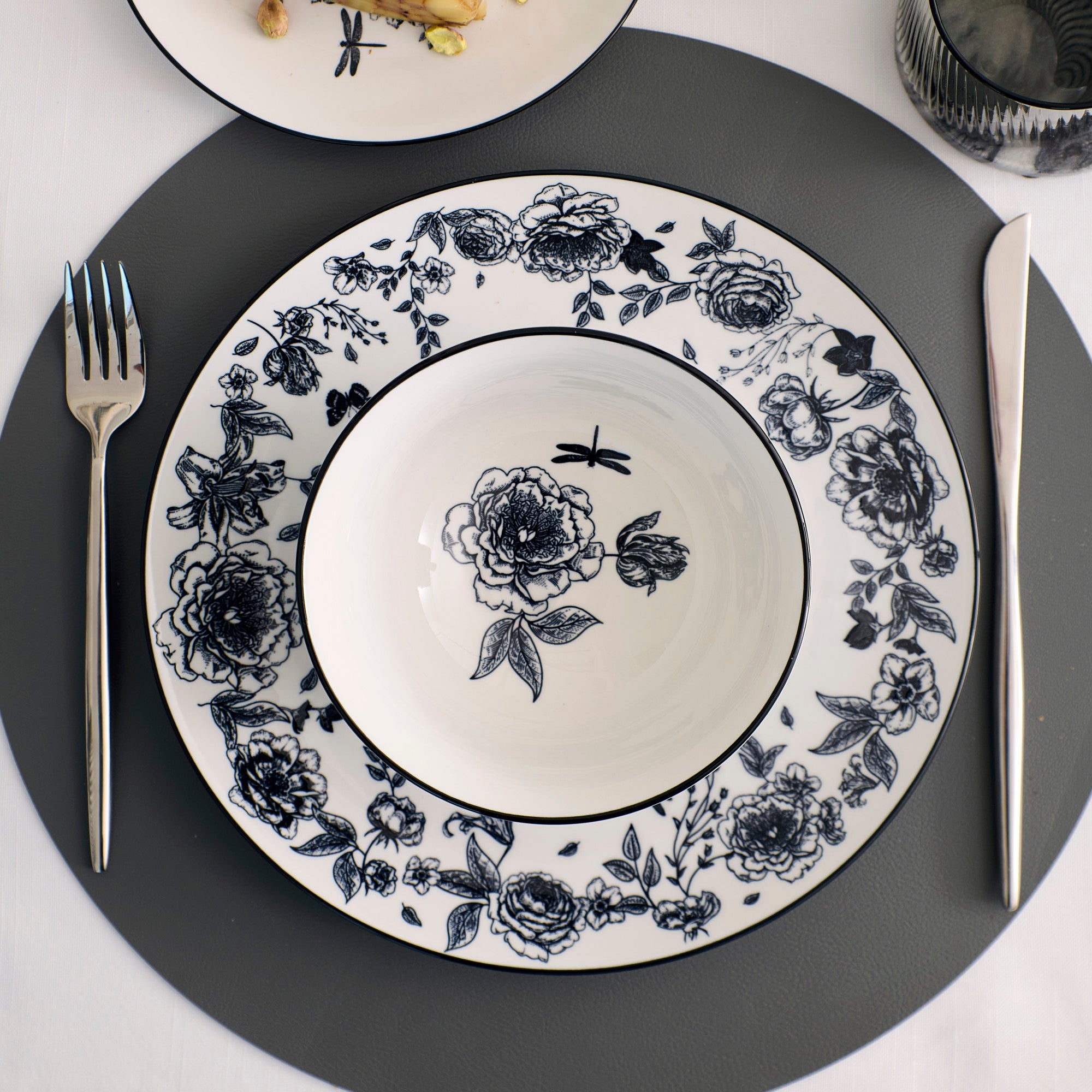 Premium Black Porcelain Dinnerware Set - 16-Piece Elegant Tableware for Fine Dining, Dinner Parties & Special Occasions