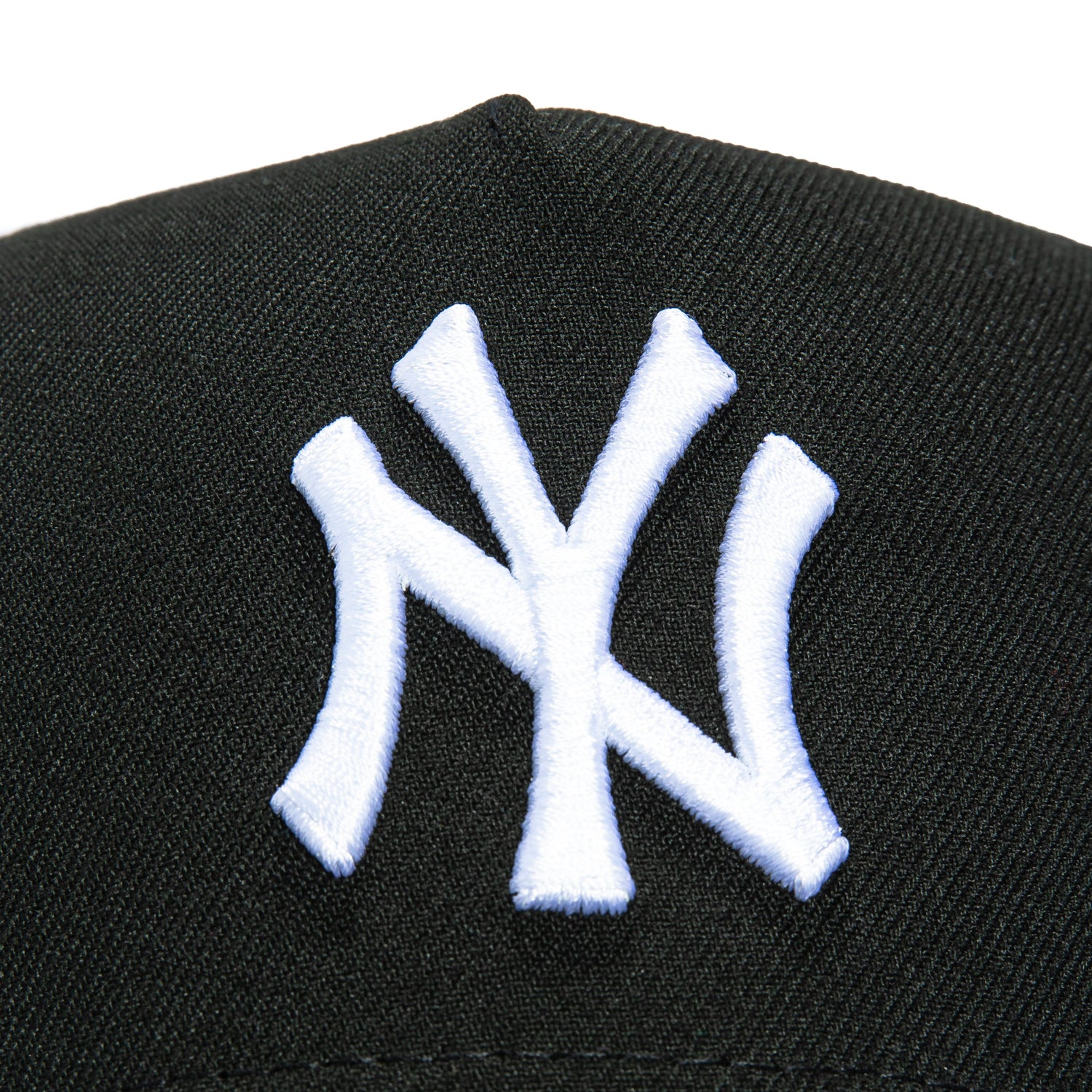 New Era 9Forty A-Frame New York Yankees Trucker Snapback Hat - Black & White Adjustable Baseball Cap for Men & Women - Perfect for Sports Games, Streetwear Fashion & Everyday Wear