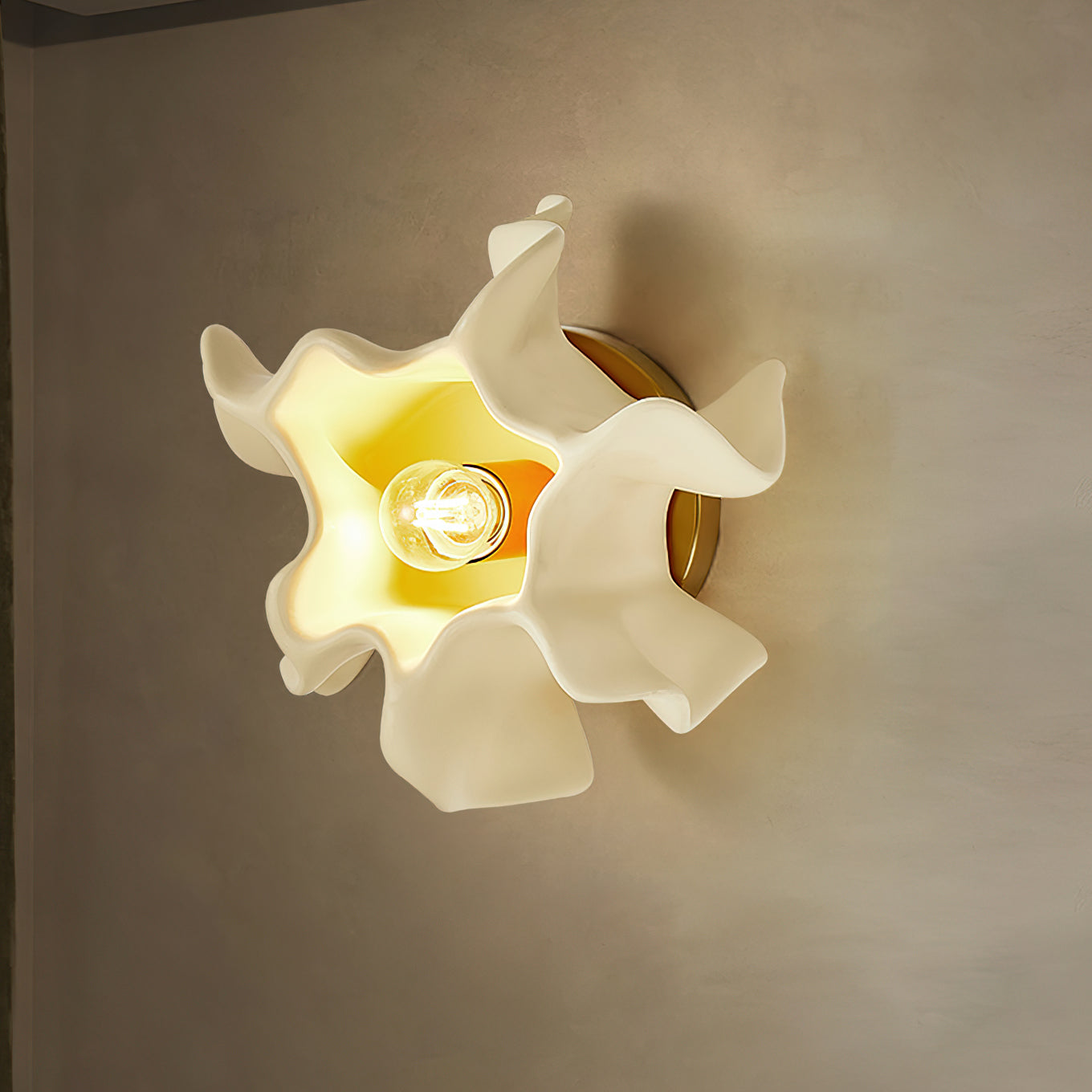 Fleur Eclat Wall Light - Modern Crystal Sconce Lighting for Bedroom, Living Room & Hallway - Elegant Home Decor & Ambient Lighting Solution