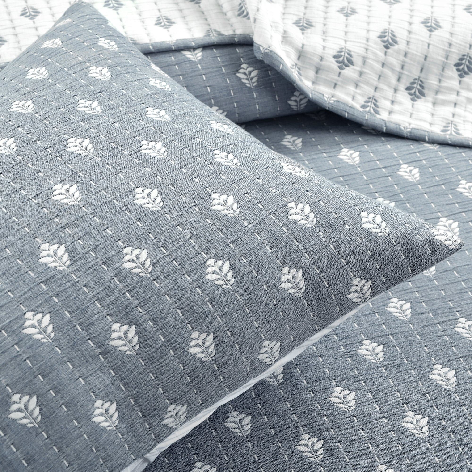 Hygge Kantha Hand-Stitched Yarn-Dyed Cotton Jacquard Quilt Coverlet Set - Cozy Bedding for Boho Chic & Farmhouse Style Bedrooms