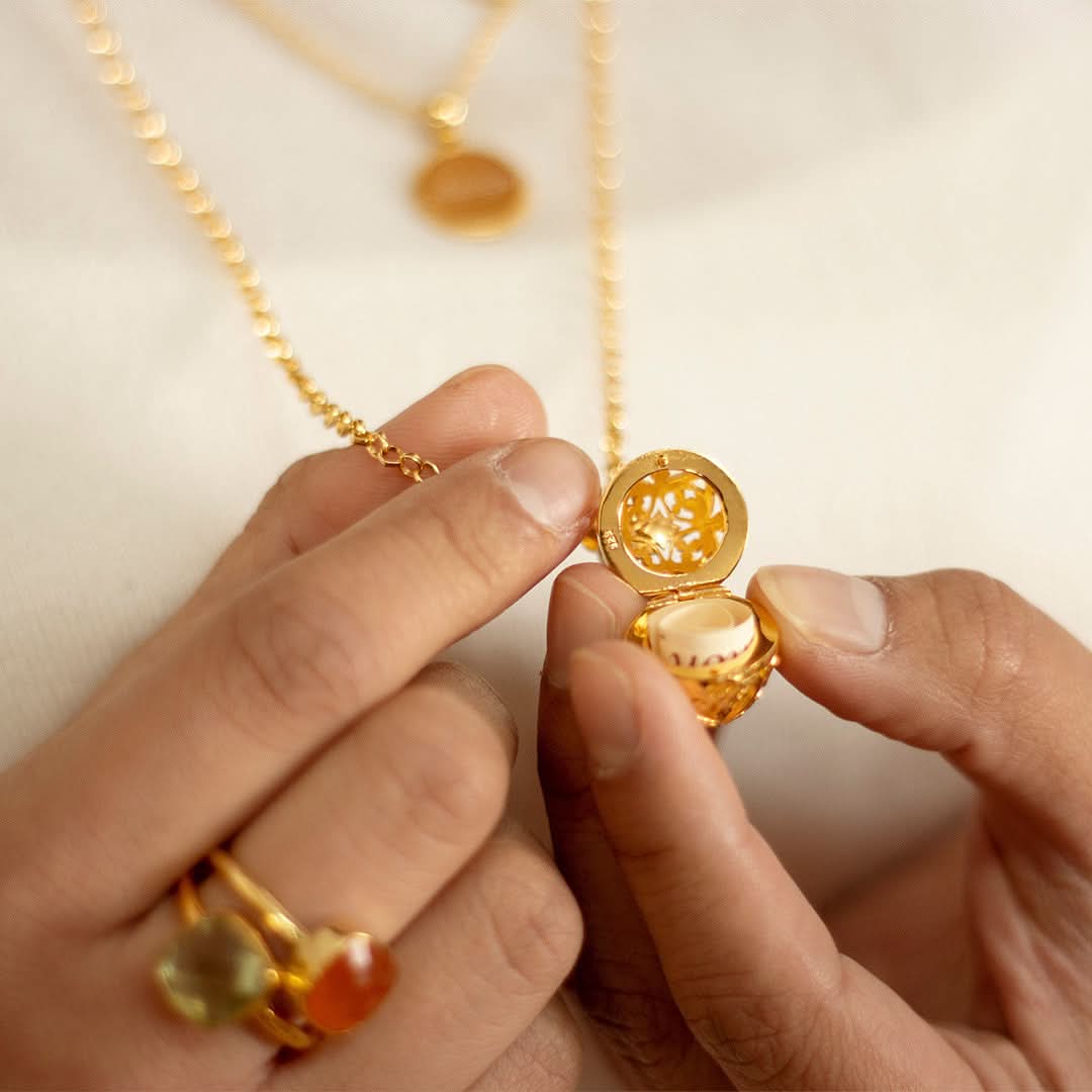 Elegant Gold Bird Locket with Secret Message Compartment - Perfect Gift for Valentine's Day, Anniversary & Mother's Day