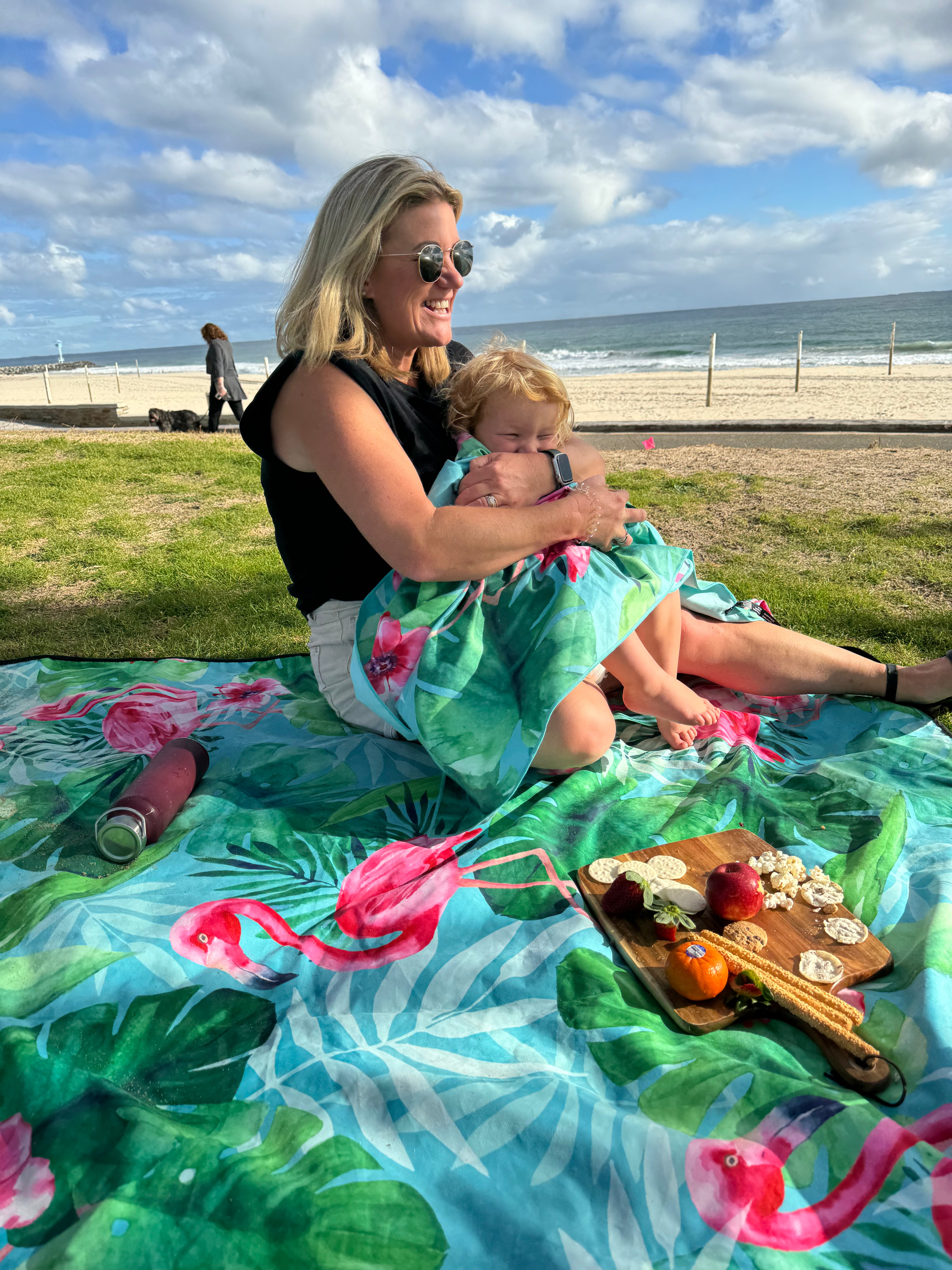 Sand-Free Picnic Mat with Flamingo Print - Waterproof Beach Blanket for Outdoor, Park, Camping & Picnic - Lightweight & Portable for Travel, Backyard, and Beach Day