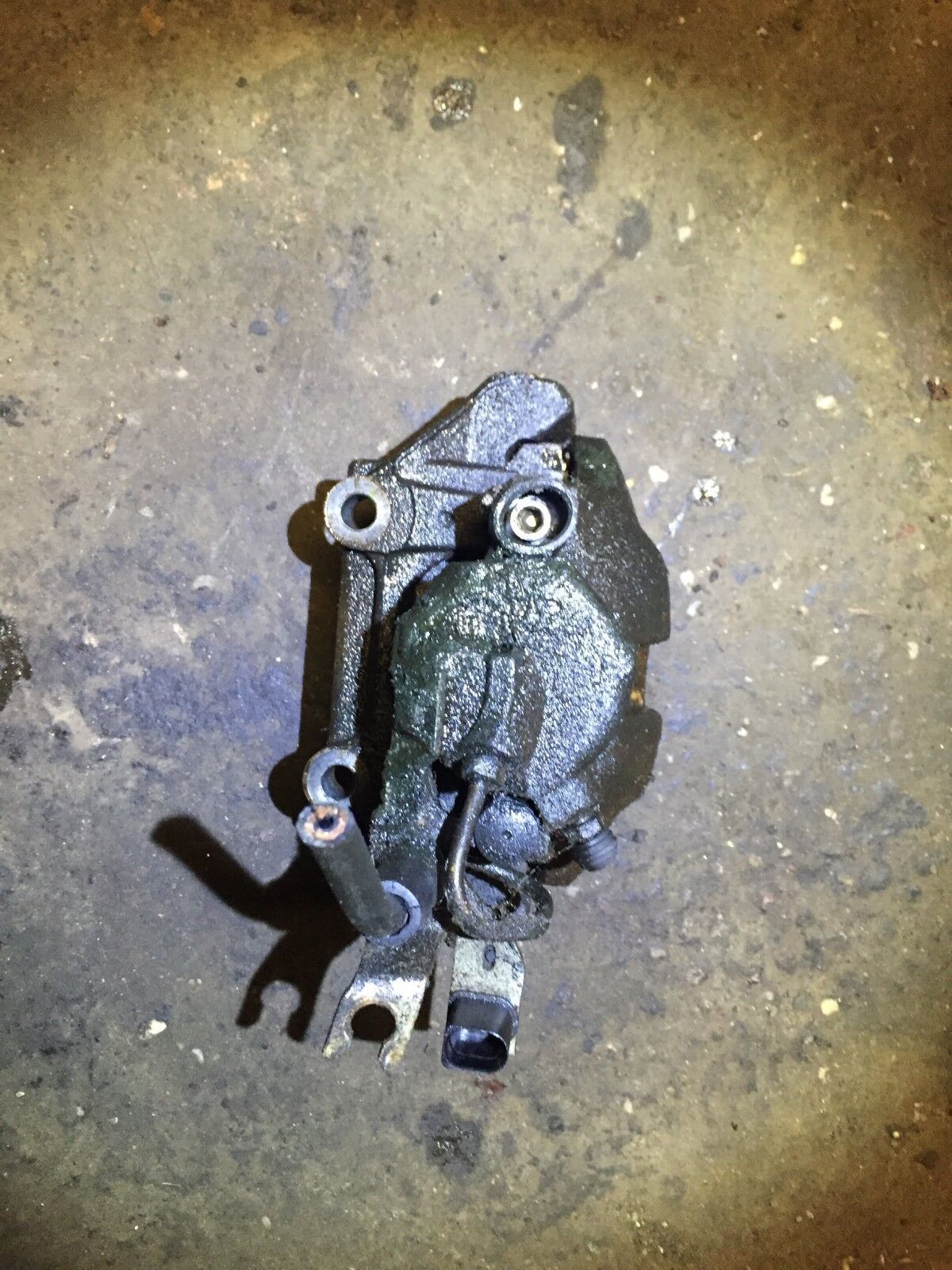 2002 2003 2004 2005 Volkswagen Passat 1.8T Front Left Driver Side Brake Caliper - OEM D23 Replacement Part - Perfect for Brake System Repair & Maintenance