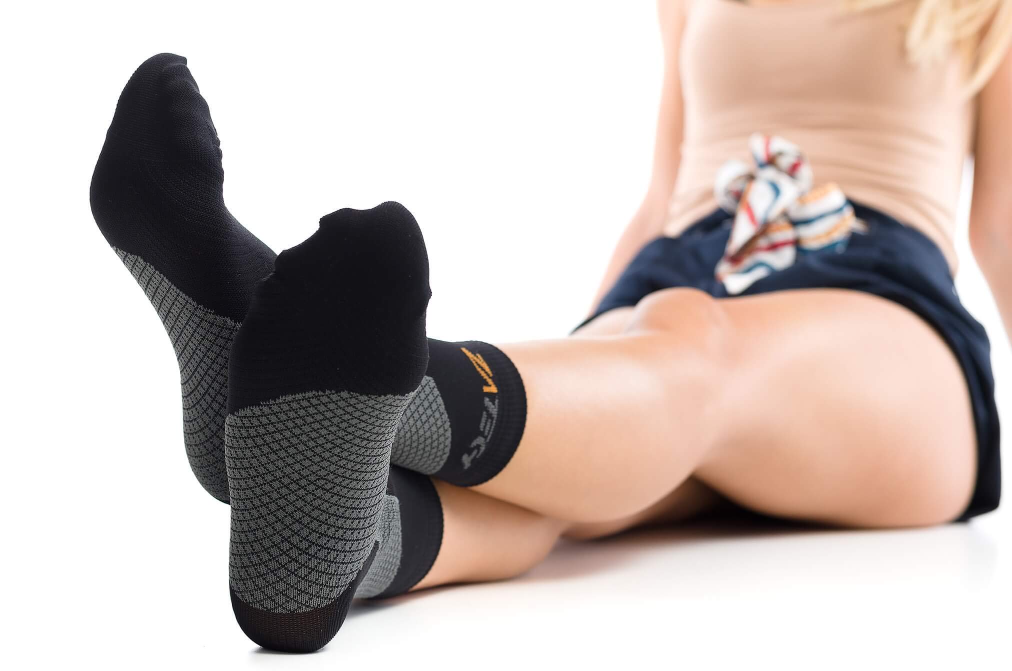 ZaTech Plantar Fasciitis Compression Socks for Women & Men - Heel, Ankle & Arch Support Socks (Black/Grey, Medium) - Ideal for Running, Walking & Pain Relief