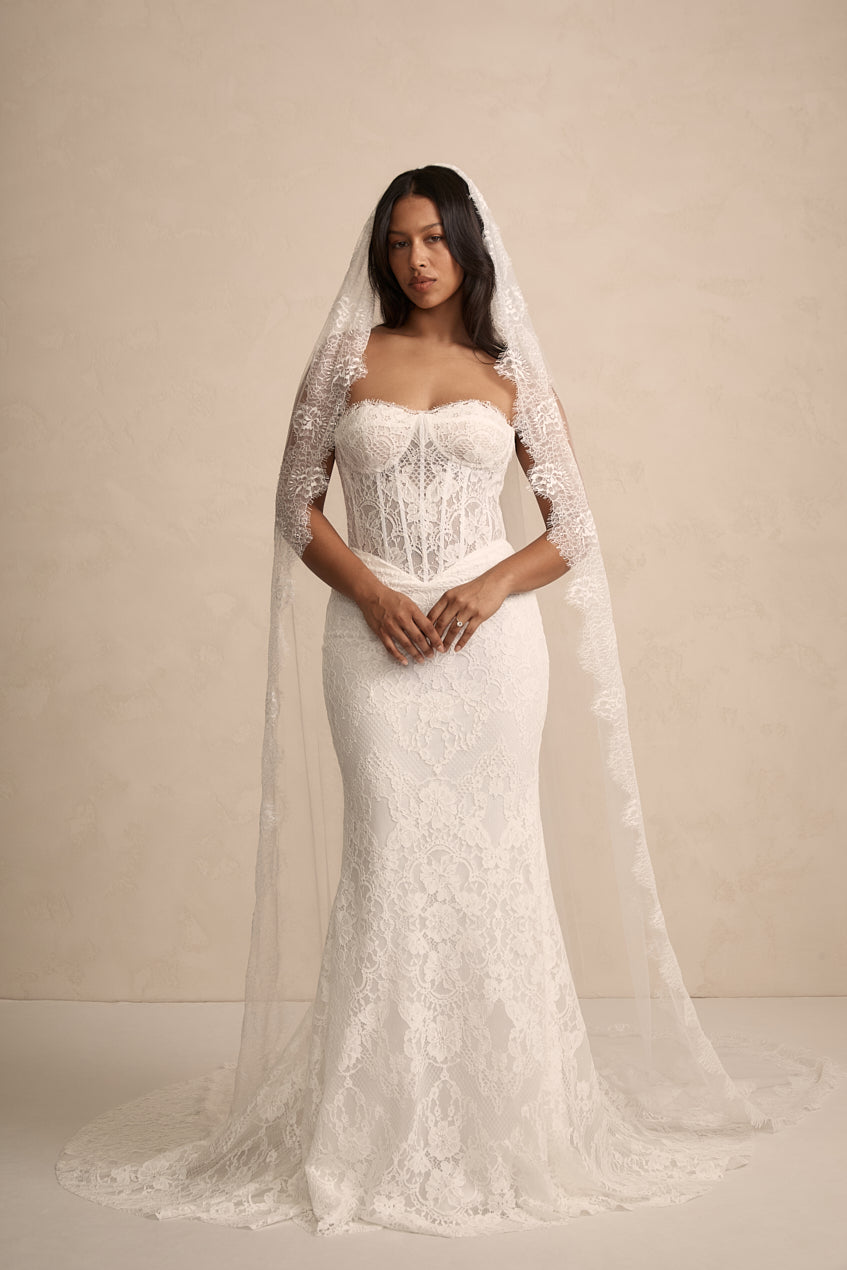Alice Veil - Elegant Bridal Wedding Veil with Lace Trim for Bride, Perfect for Church Ceremony & Outdoor Wedding Photos