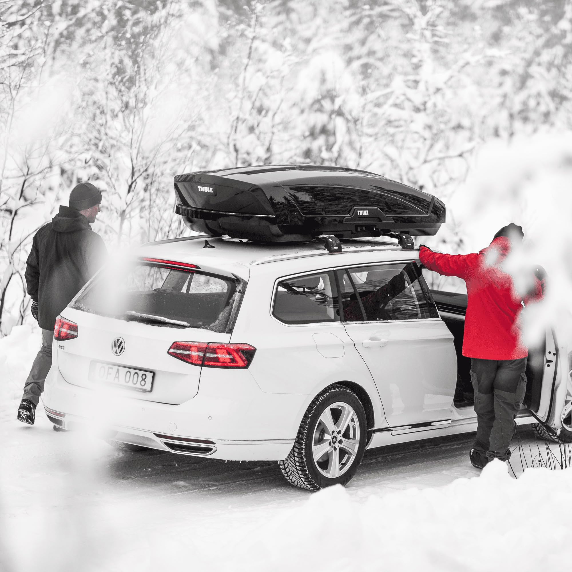 Thule Motion XT Rooftop Cargo Box - Large SUV & Car Storage Carrier for Travel, Camping & Outdoor Gear | Waterproof & Durable Luggage Carrier for Road Trips & Adventures