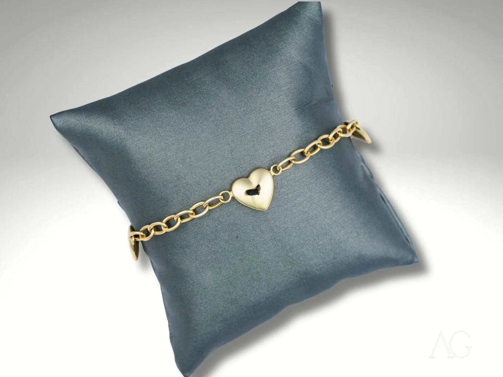 18k Gold Heart Bracelet for Women - Elegant & Dainty Jewelry Gift for Her - Perfect for Valentine's Day, Anniversary & Special Occasions