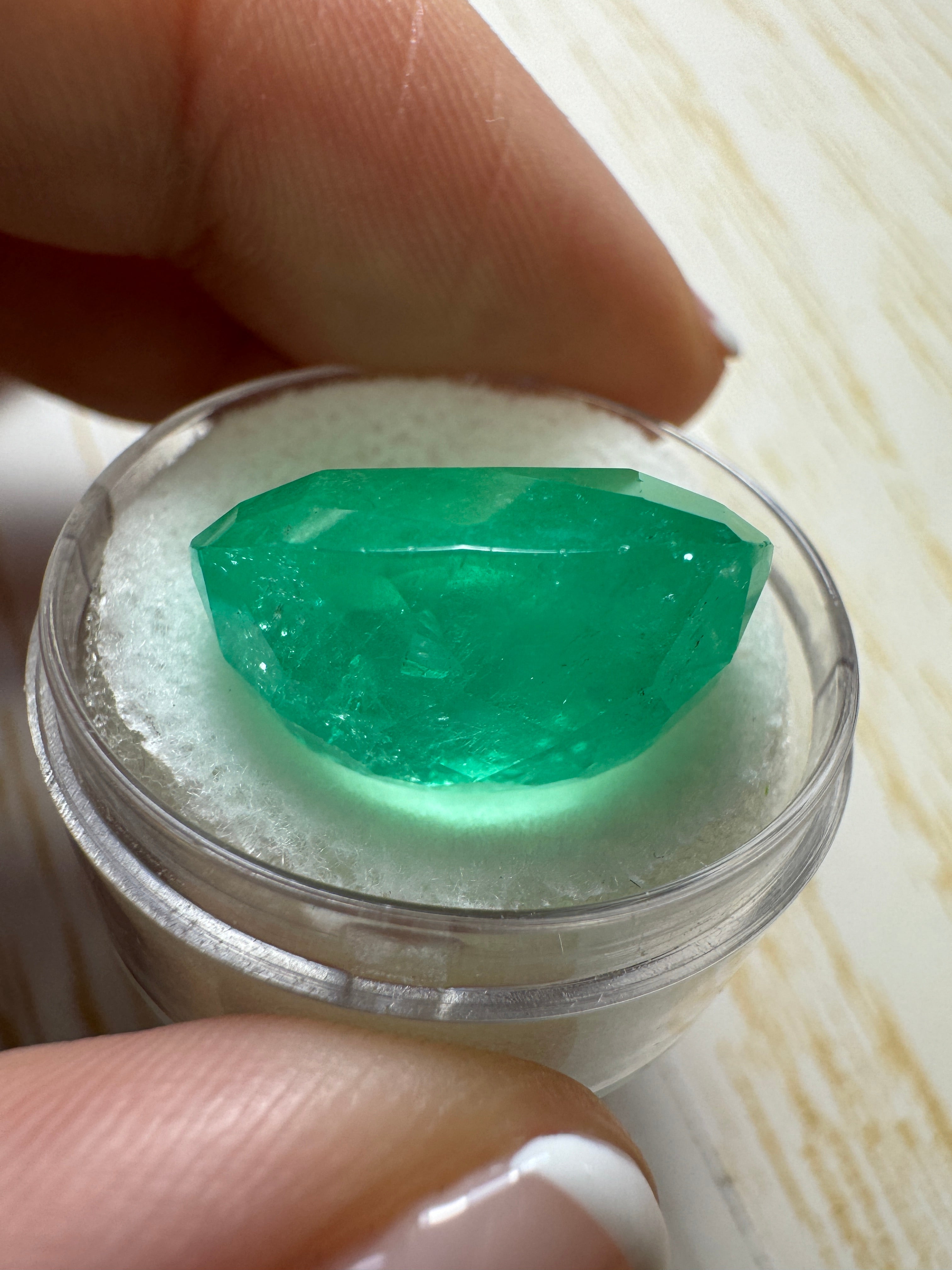 22.61 Carat Natural Colombian Emerald - Loose Cushion Cut Gemstone for Jewelry Making (18x16mm, Spring Green) | Perfect for Engagement Rings, Necklaces & Custom Designs