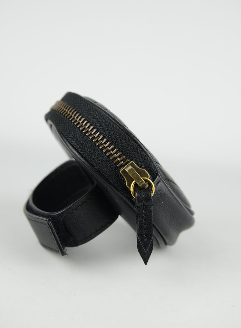 Gucci Black Leather Wristlet Wallet for Women - Stylish & Compact for Everyday Use and Travel