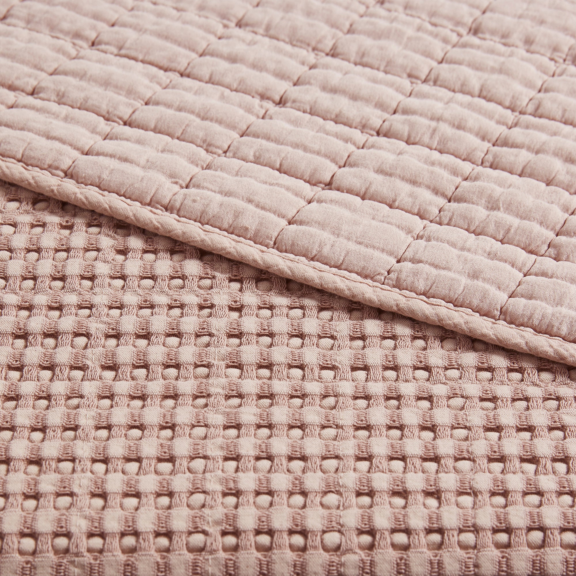 Luxury Mills Waffle Quilt Set - Ultra Soft Bedding Collection for Queen/King Size Beds - Perfect for Cozy Bedrooms, Guest Rooms & Hotel Stays
