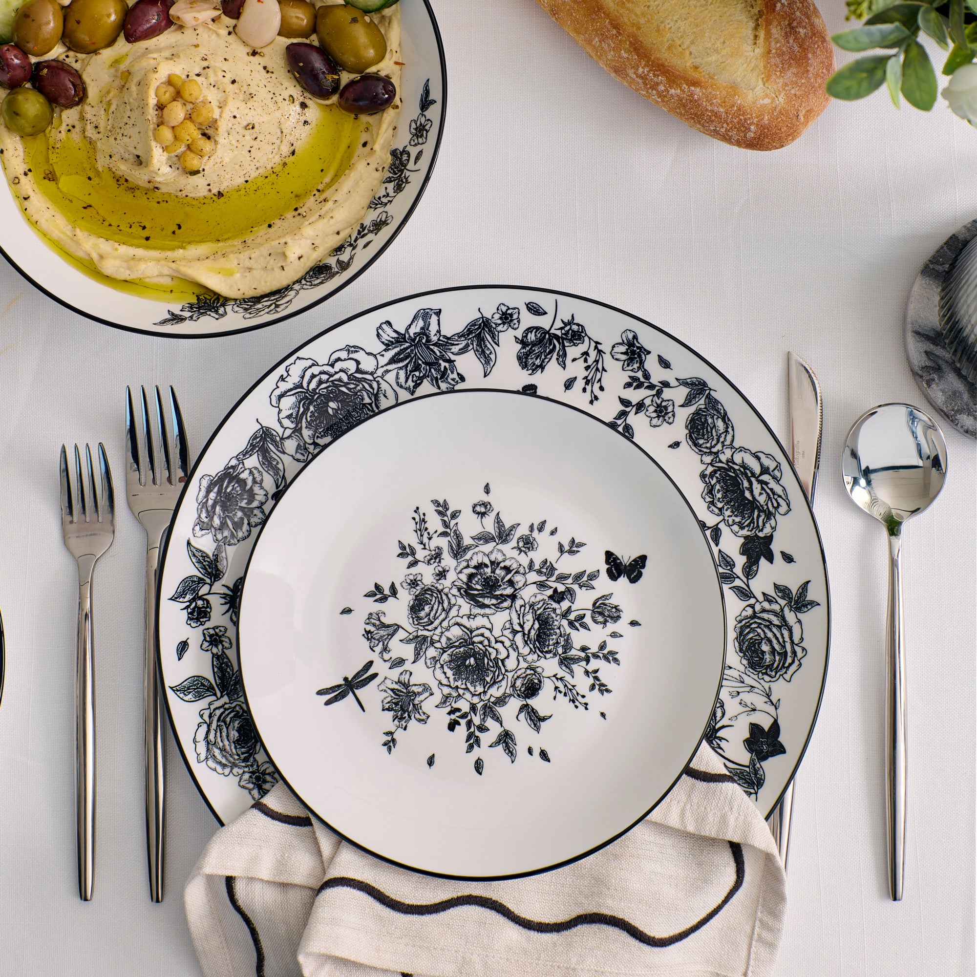 Premium Black Porcelain Dinnerware Set - 16-Piece Elegant Tableware for Fine Dining, Dinner Parties & Special Occasions