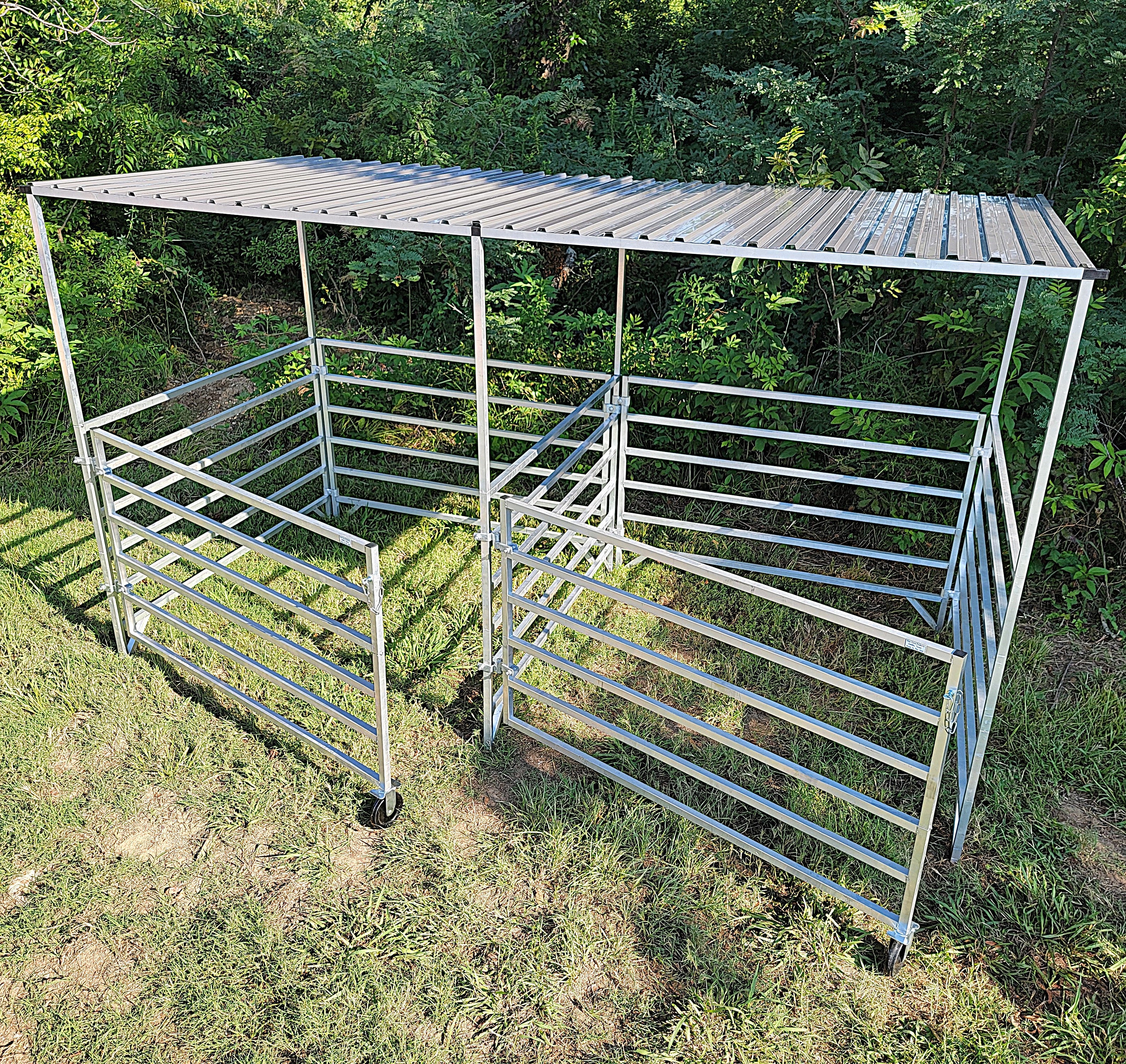 **5 Ft x 5 Ft Aluminum 6-Rail Add-On Stall Kit with Canopy (2 Panels, 1 Gate, 1 Canopy) – Perfect for Horse Stalls, Livestock Pens, and Farm Enclosures**