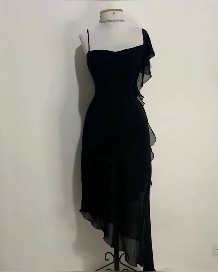 Elegant Black A-Line Homecoming Dress with Ruffle Detail - Formal Evening Gown J4679 for Prom, Wedding Guest & Special Occasions