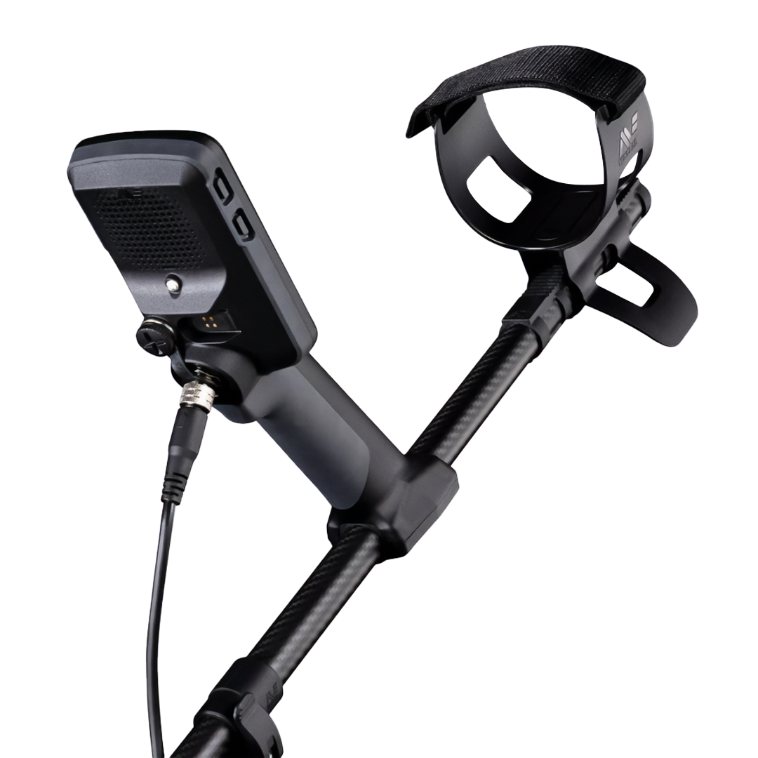 Minelab EQUINOX 900 Professional Waterproof Metal Detector with Multi-IQ Technology for Gold, Coin & Relic Hunting - Perfect for Beach, Park & Outdoor Treasure Hunting Adventures