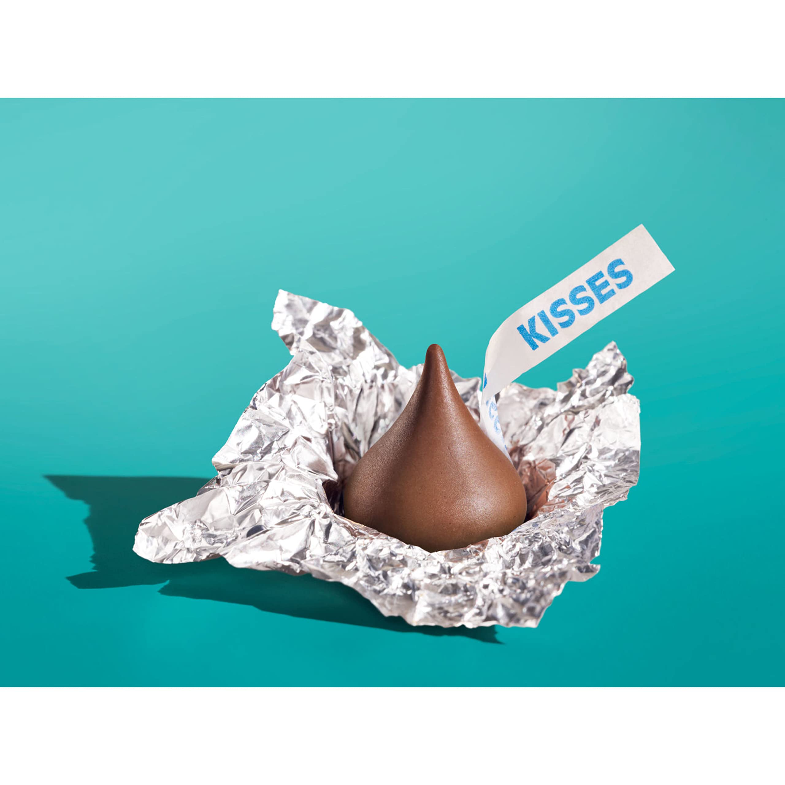 HERSHEY'S KISSES Milk Chocolate Candy Bulk Bag - 66.7 oz (1.89 kg) - Perfect for Parties, Gifts & Baking - Great for Halloween, Christmas & Valentine's Day