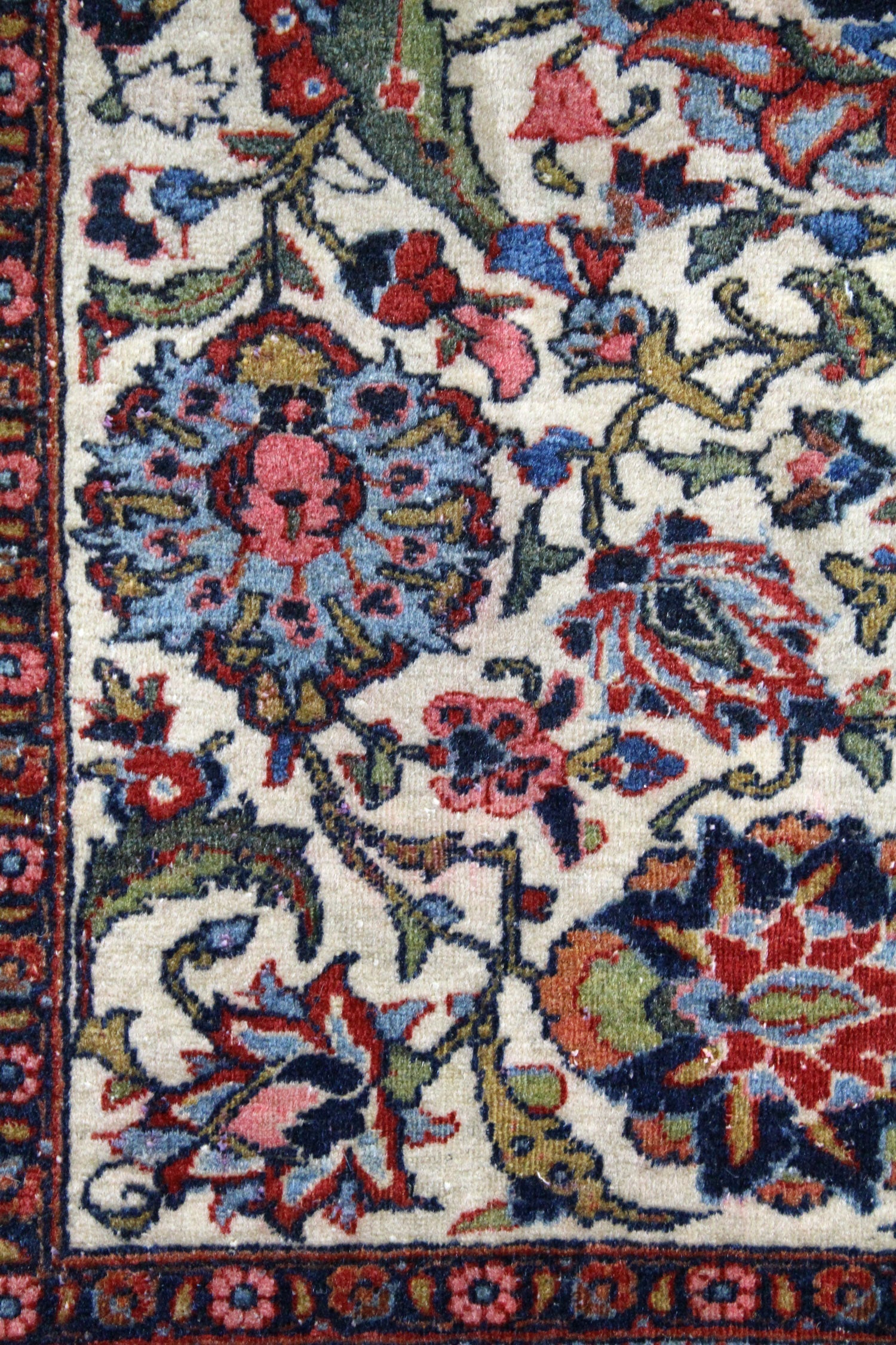 Antique Isfahan Handwoven Traditional Persian Rug - J63617 - Perfect for Living Room, Bedroom & Home Decor