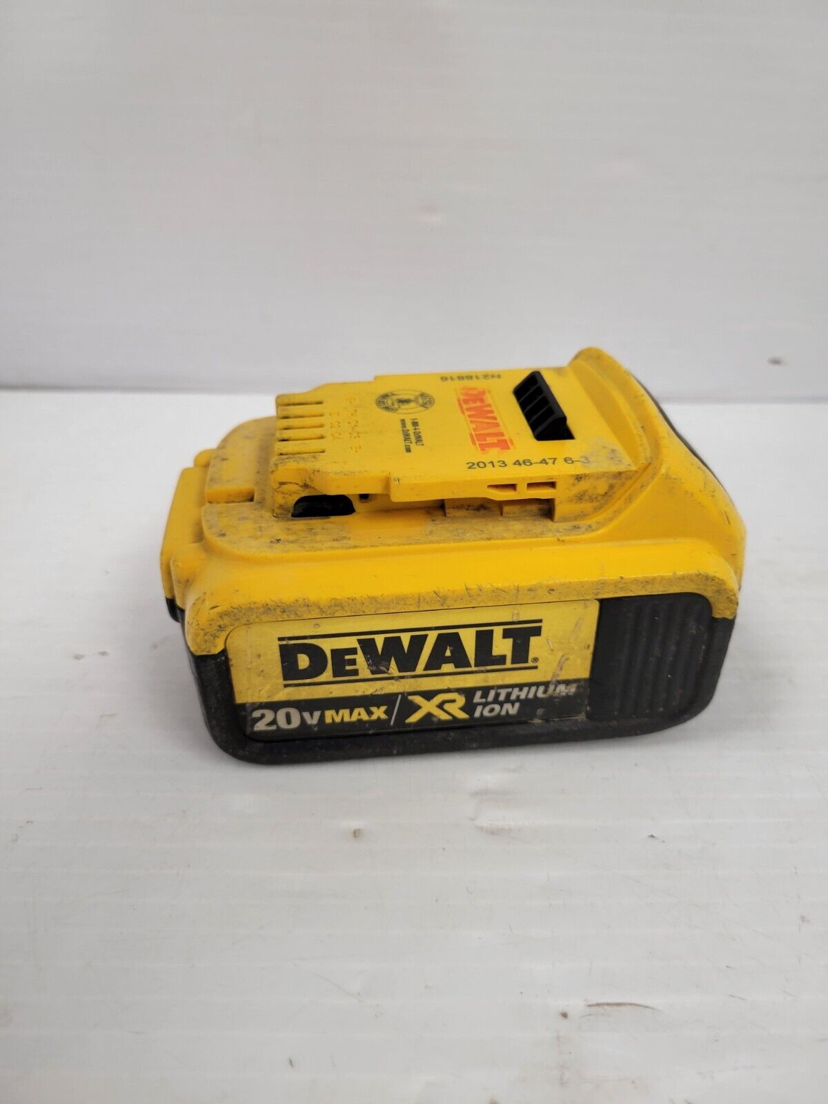 DEWALT DCD204 20V MAX Lithium-Ion Battery - Power Tool Replacement Battery for DEWALT Cordless Drills & Tools - Perfect for Construction, DIY Projects & Home Repairs