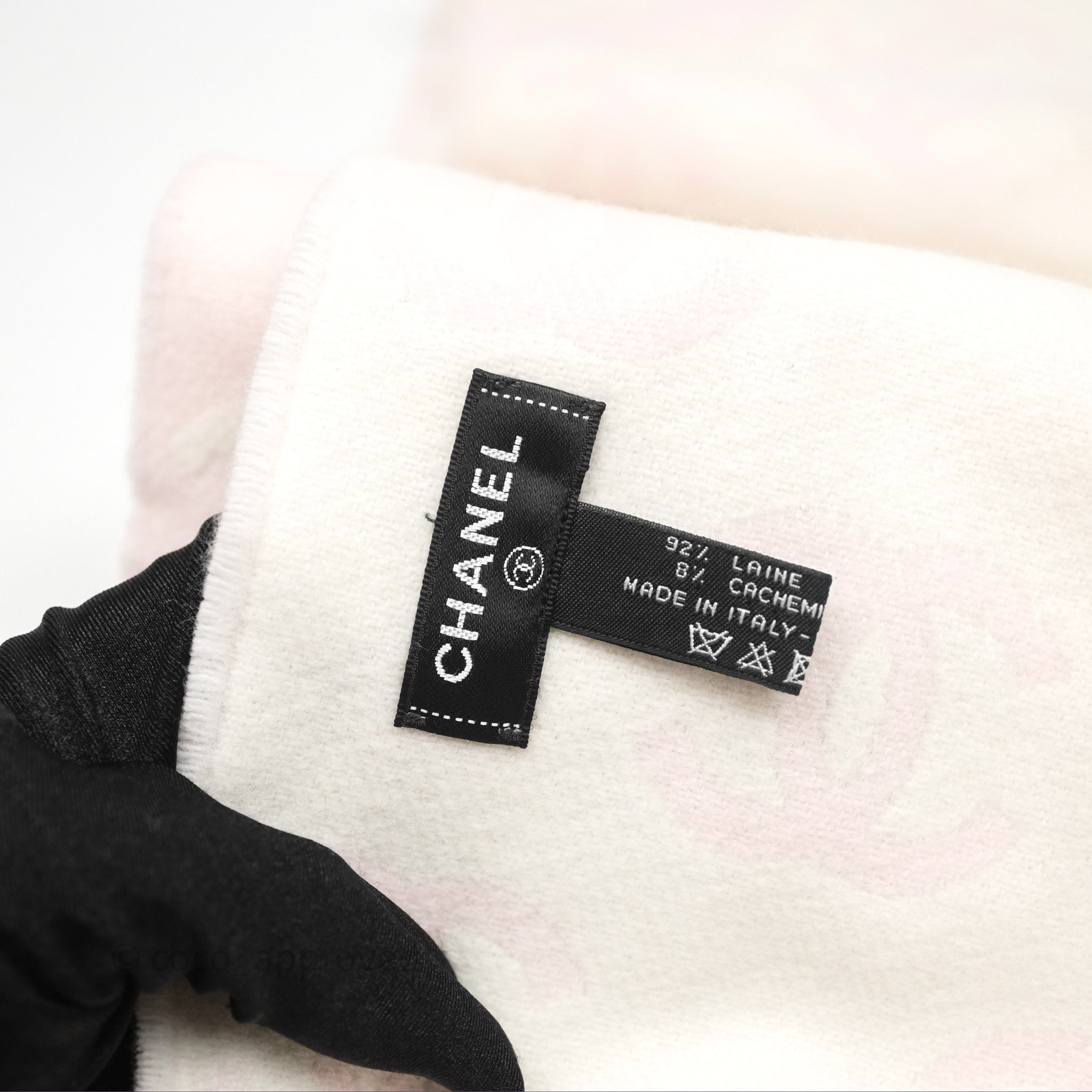Chanel CC Logo Wool Scarf for Women - Soft Pink Cashmere Blend Wrap Shawl - Perfect for Winter Fashion & Gift Giving