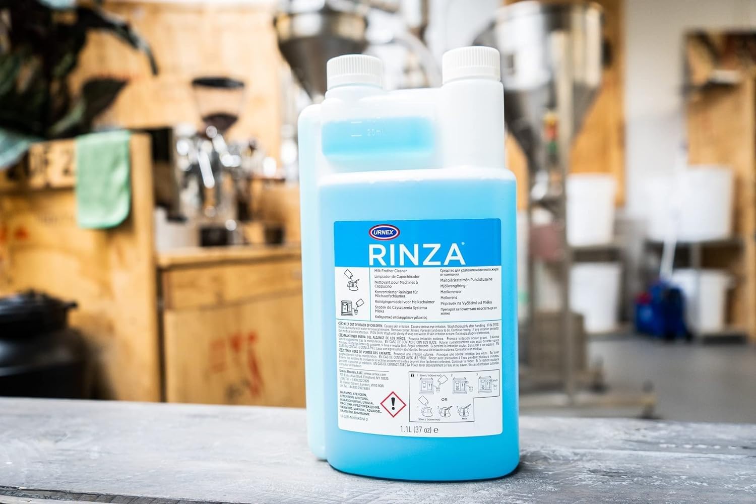 Urnex Rinza Alkaline Formula Milk Frother Cleaner - 33.6 oz (1L) - Professional Espresso Machine & Coffee Equipment Descaler - Removes Milk Residue & Limescale for Barista Use