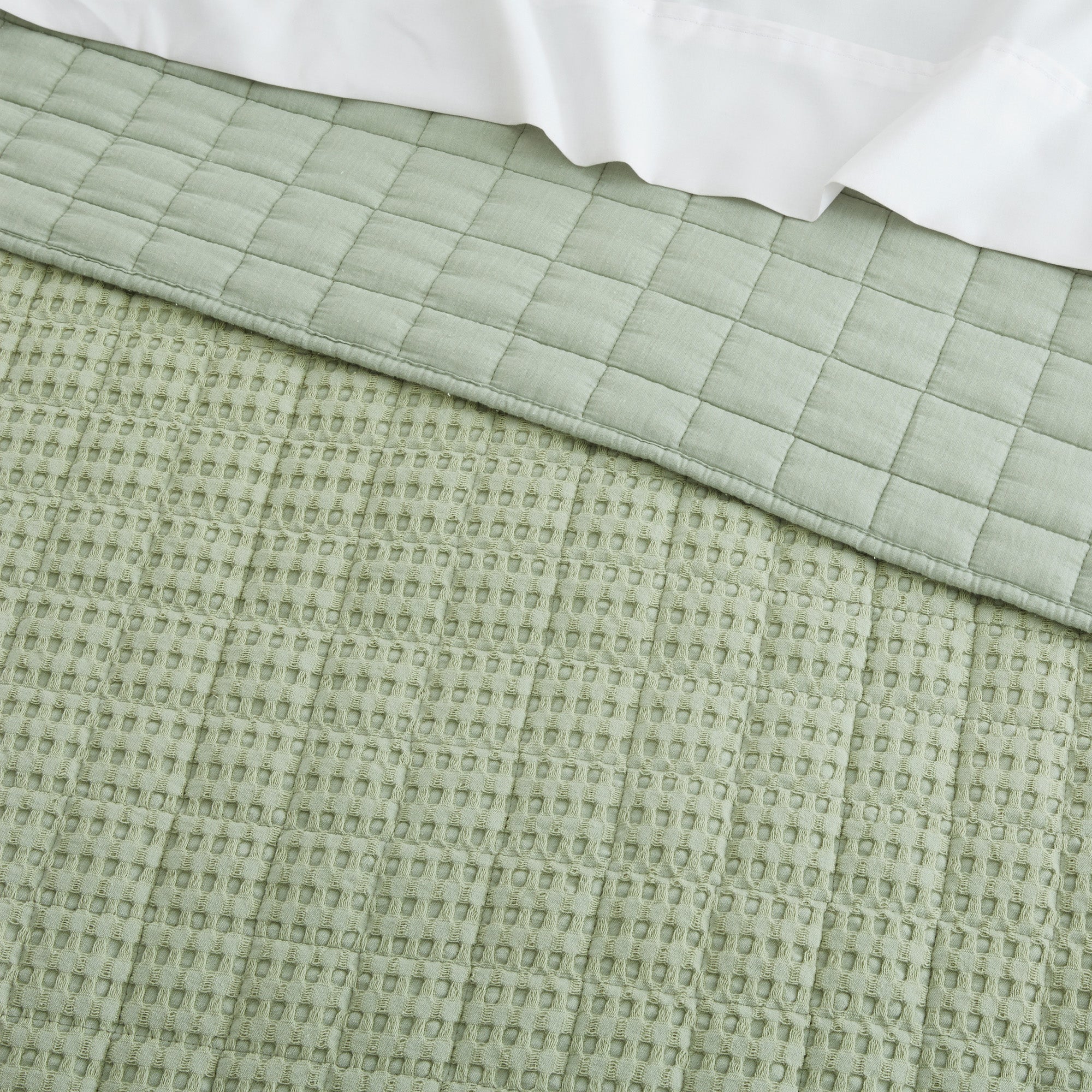 Luxury Mills Waffle Quilt Set - Ultra Soft Bedding Collection for Queen/King Size Beds - Perfect for Cozy Bedrooms, Guest Rooms & Hotel Stays