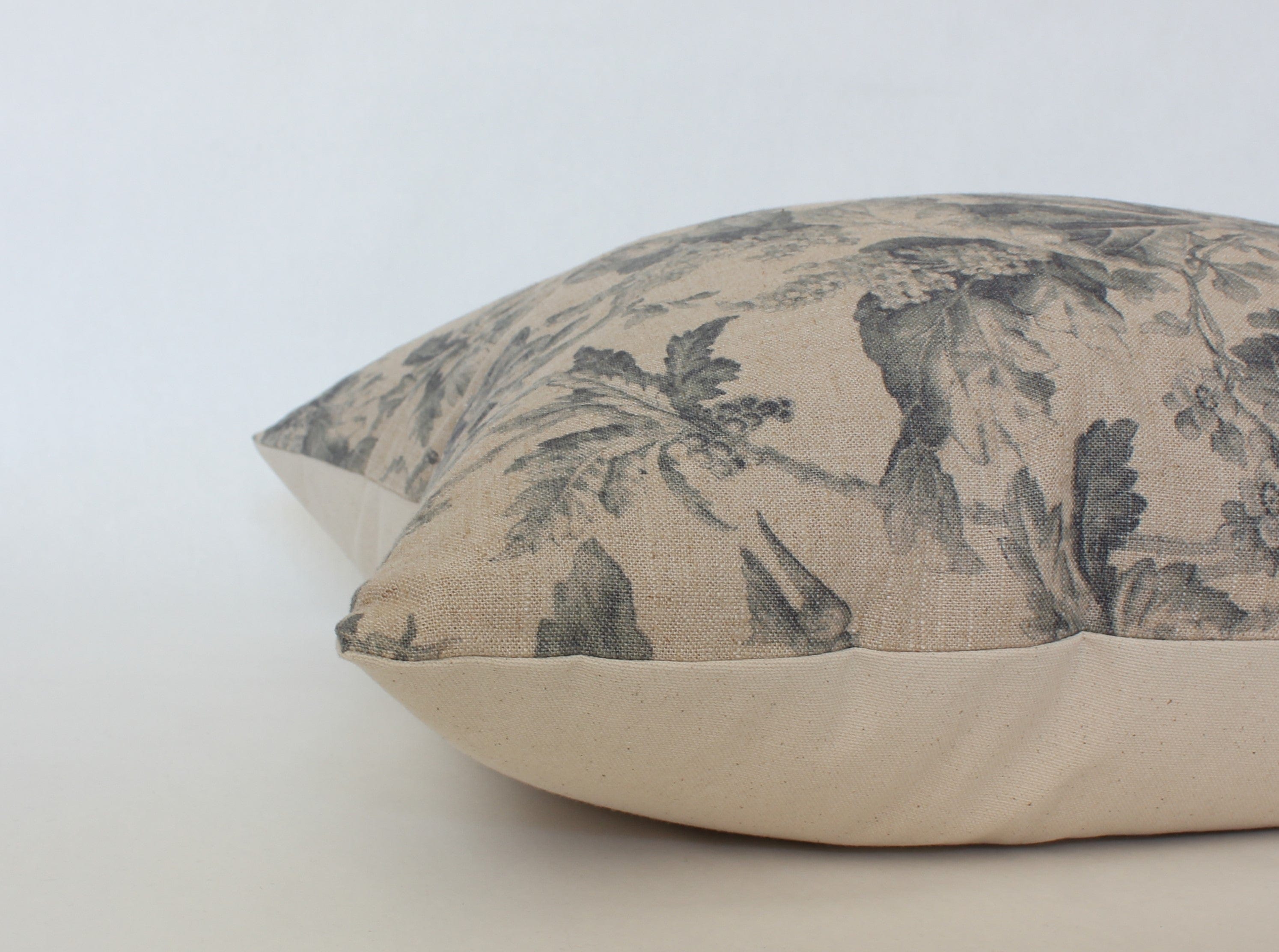 Stylish Creek Floral Pillow Cover - Decorative Home Accent for Living Room, Bedroom & Sofa