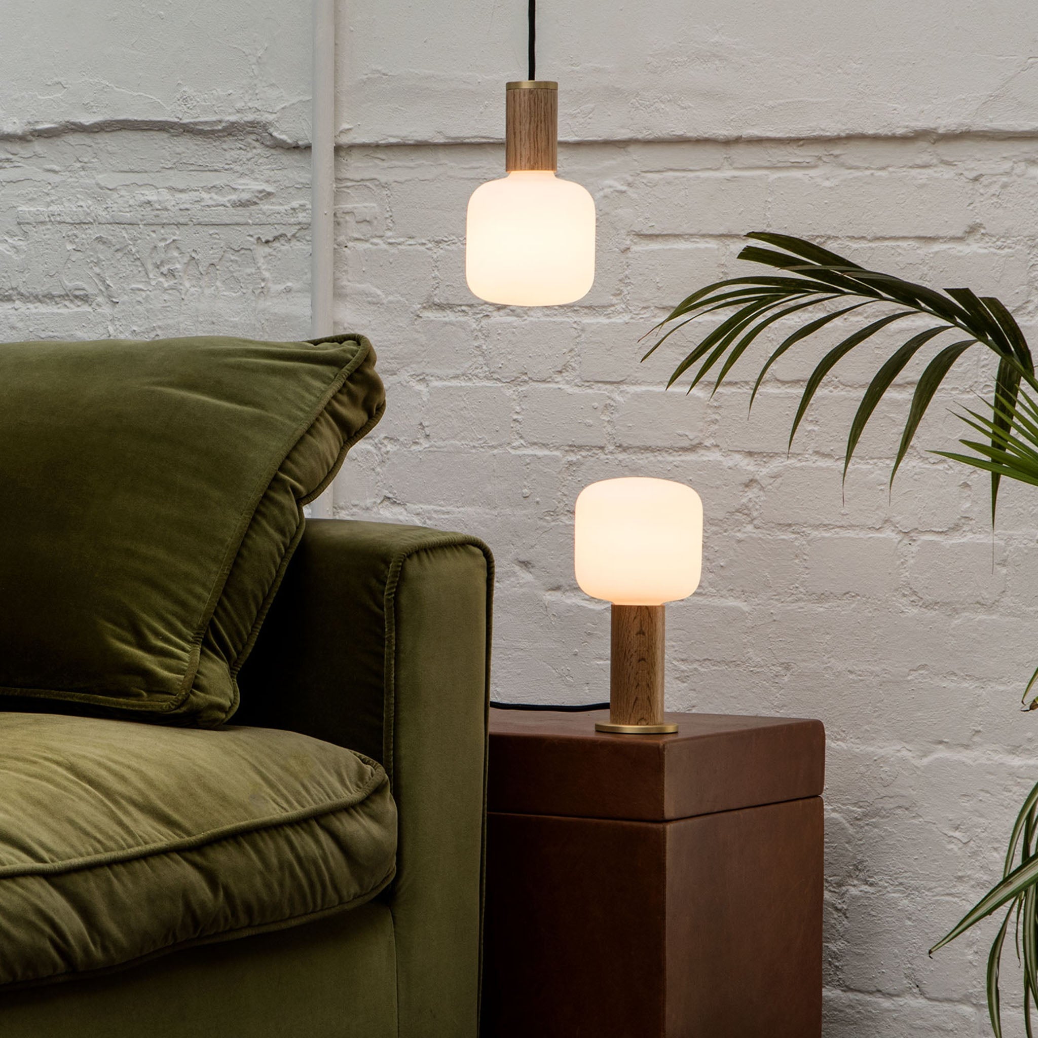 Oblo E26 LED Light Bulb - Energy Efficient, Dimmable, 60W Equivalent, Warm White 2700K - Perfect for Bedroom, Living Room, and Office Lighting
