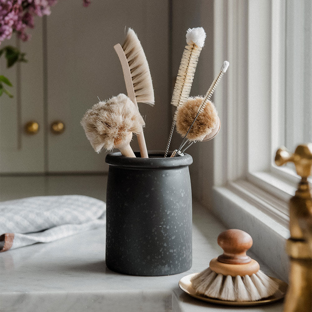 Eco-Friendly Curved Dish Brush for Effortless Cleaning - Perfect for Pots, Pans, and Hard-to-Reach Areas - Kitchen Essential for Easy Dishwashing