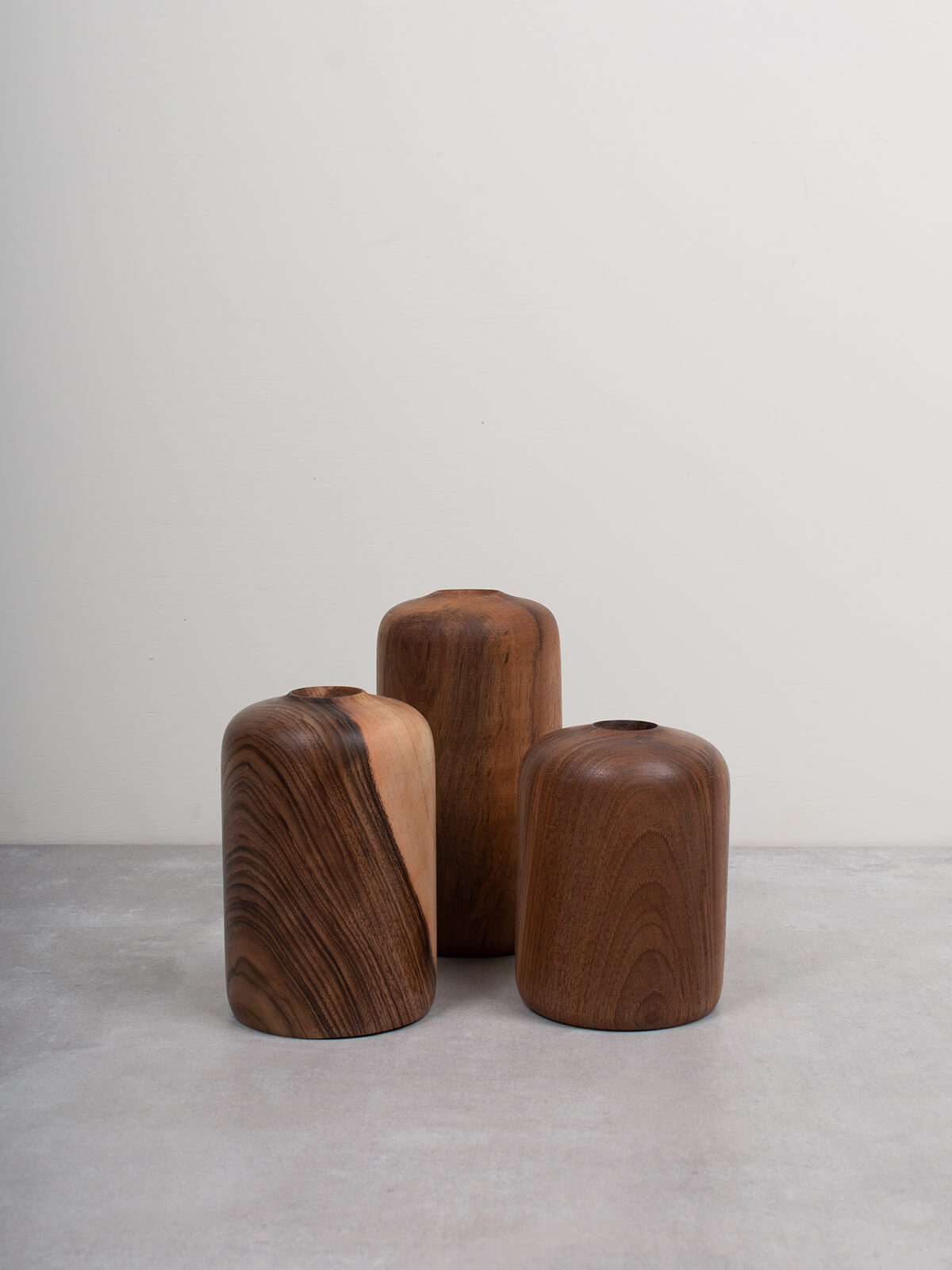 Handmade Walnut Wood Mini Vase - Small Decorative Flower Holder for Home Office Desk Decor | Perfect for Centerpieces, Wedding Favors, and Gift Giving
