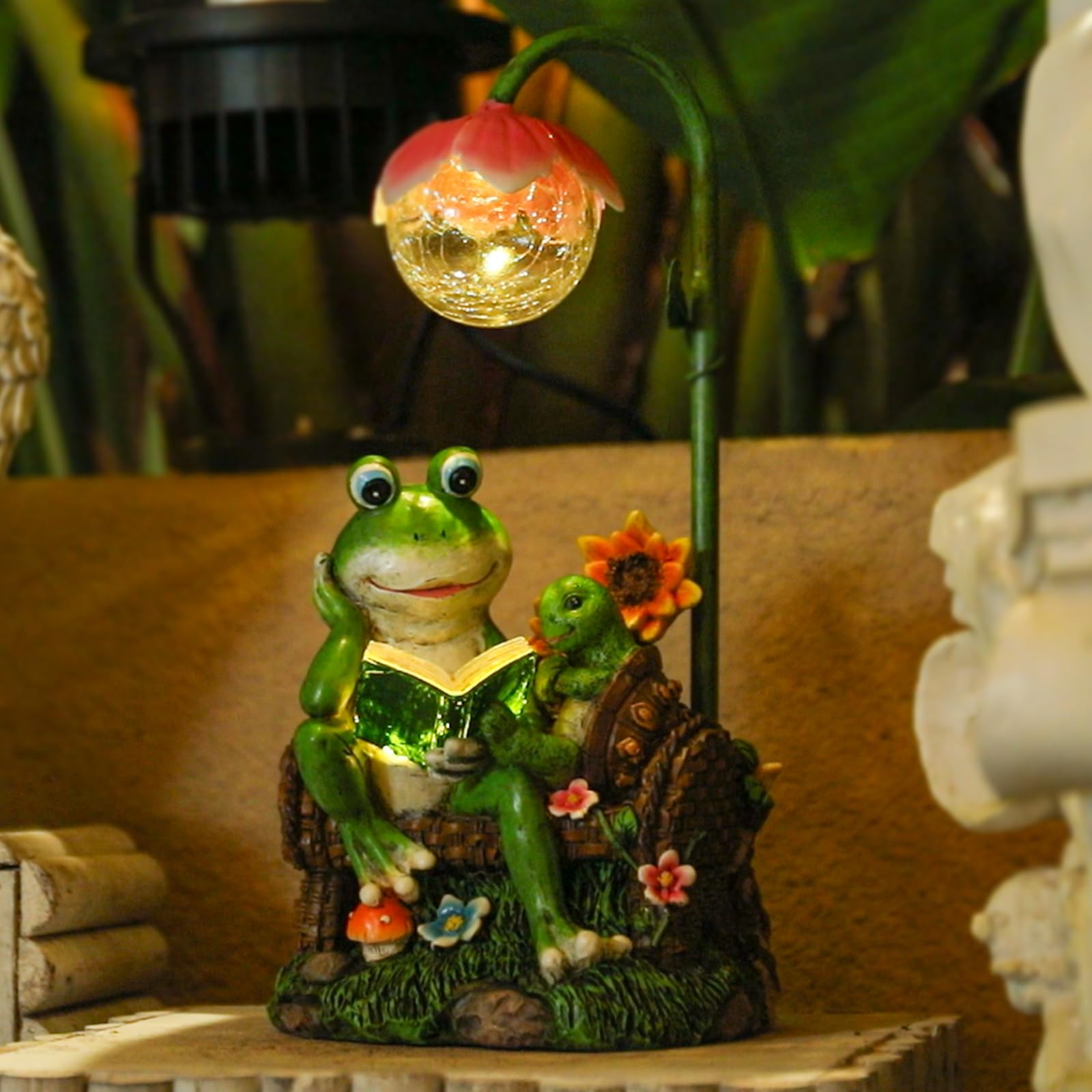 Solar Garden Statues - Frog & Turtle Reading Sculpture with LED Lights | Outdoor Decor for Patio, Balcony, Yard | Weather-Resistant Figurine Gift for Garden Lovers (Perfect for Evening Ambiance & Landscape Decoration)