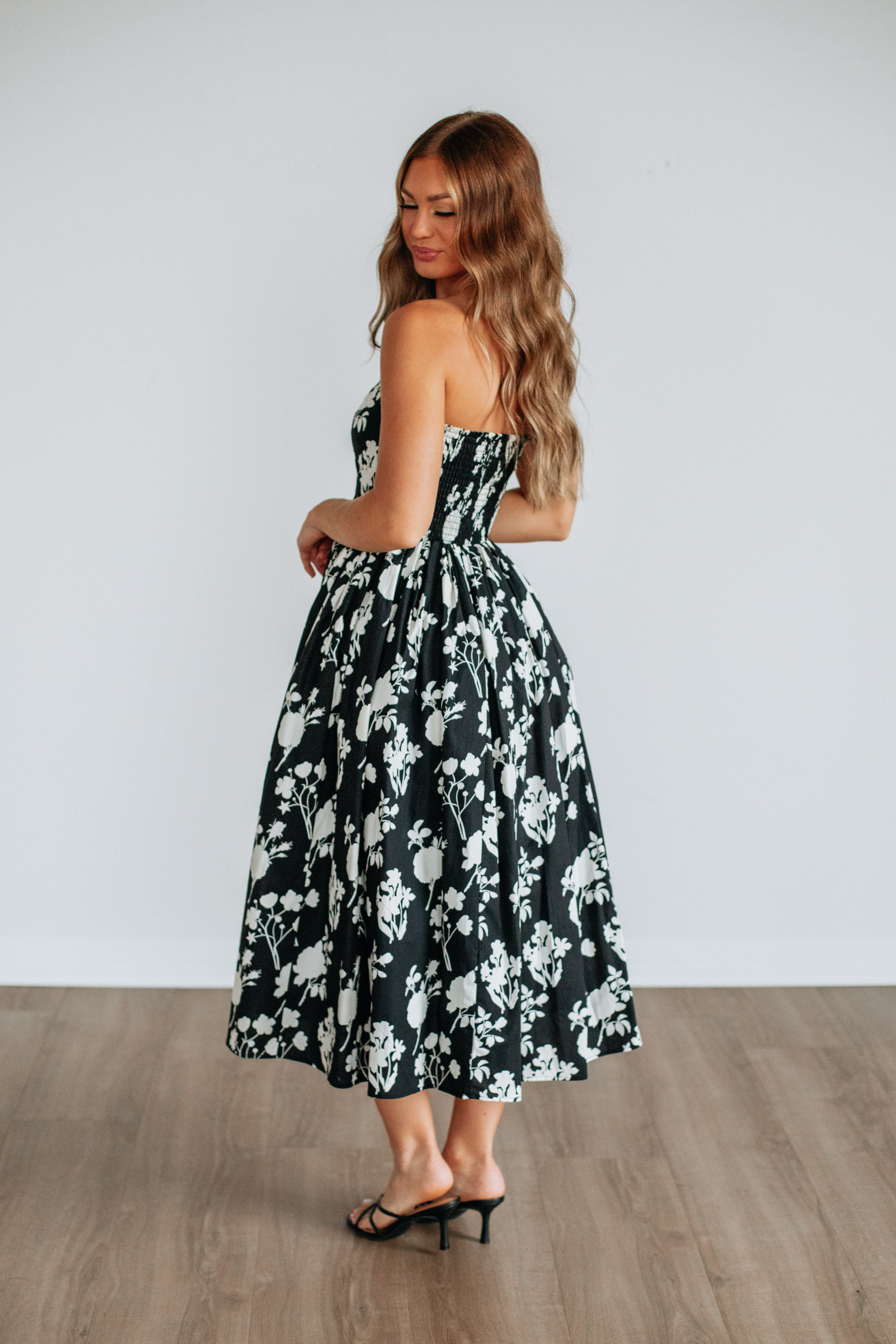 Ines Floral Dress for Women - Elegant Summer Flowy Maxi Dress with V-Neck & Floral Print - Perfect for Beach, Vacation, and Casual Outings