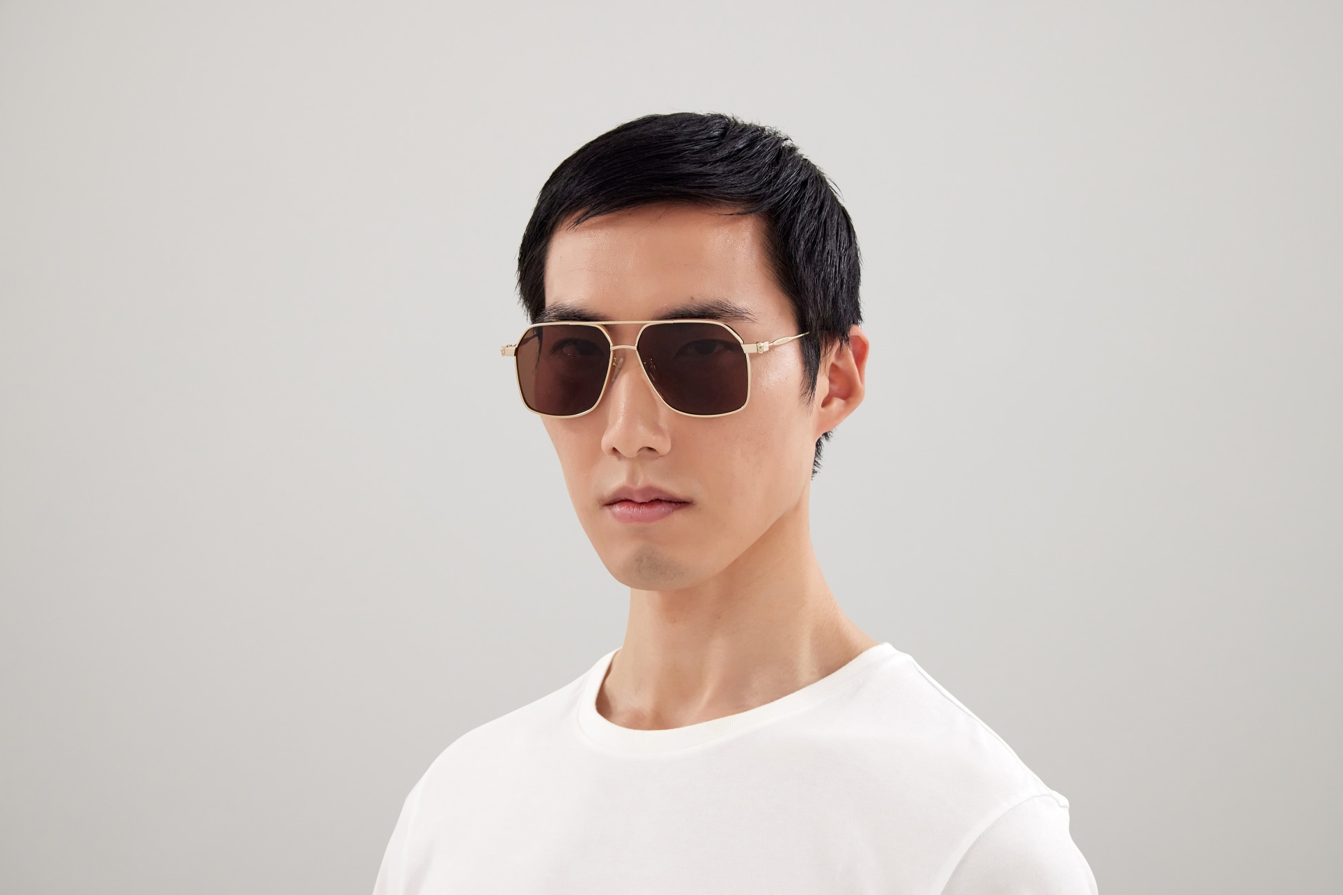 Alexander McQueen AM0372S Sunglasses - Luxury Designer Shades for Men & Women - UV Protection & Stylish Eyewear for Outdoor Activities, Travel & Fashion