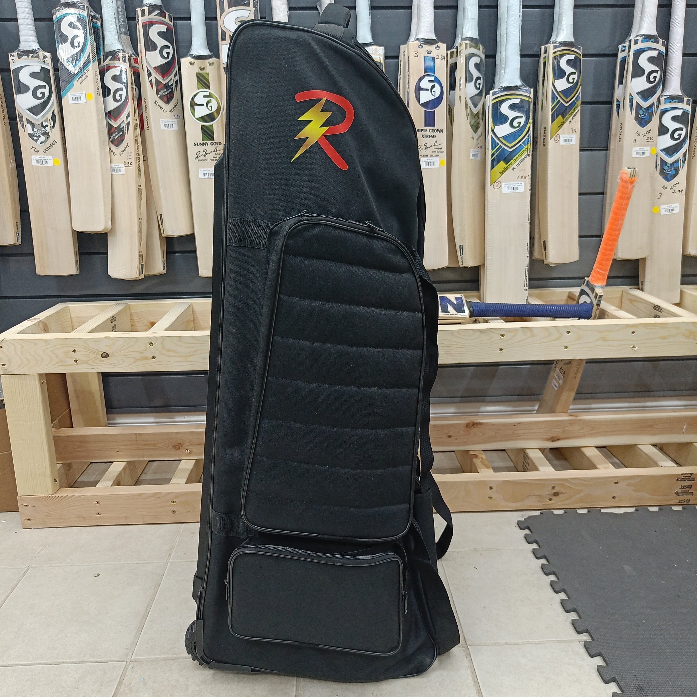 Raydn Players Wheelie Premium Adult Cricket Kit Bag - Navy Blue & Black - Perfect for Cricket Matches, Training & Travel