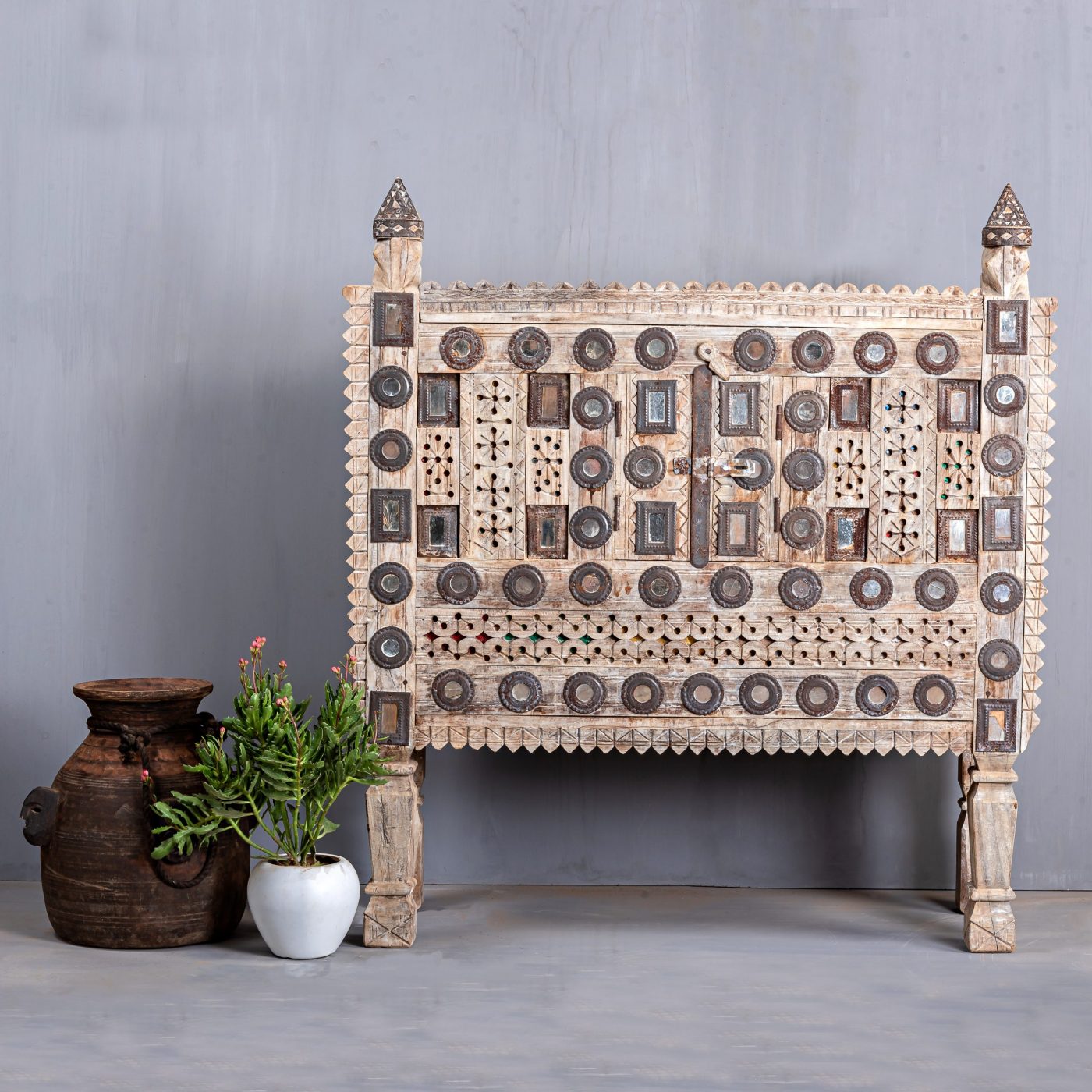 Hand Carved Antique Solid Wood Furniture - Damchiya Bleached Finish - Perfect for Living Room, Bedroom & Vintage Home Decor