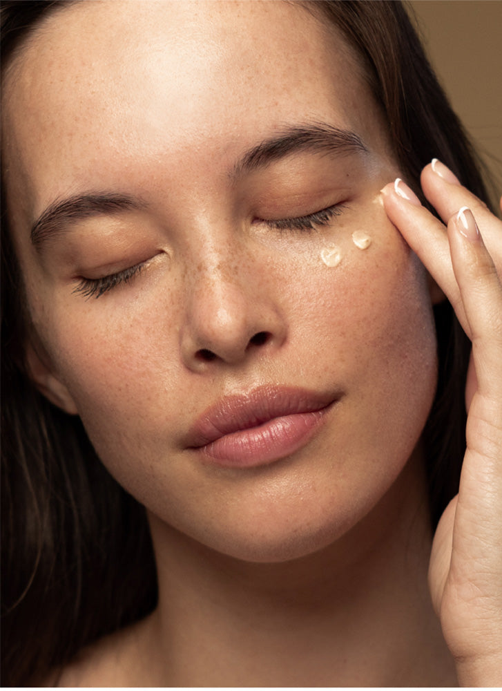Antipodes Kiwi Seed Gold Luminous Eye Cream - Brightening & Hydrating Under Eye Treatment for Dark Circles & Wrinkles - Perfect for Nighttime Skincare Routine & Travel