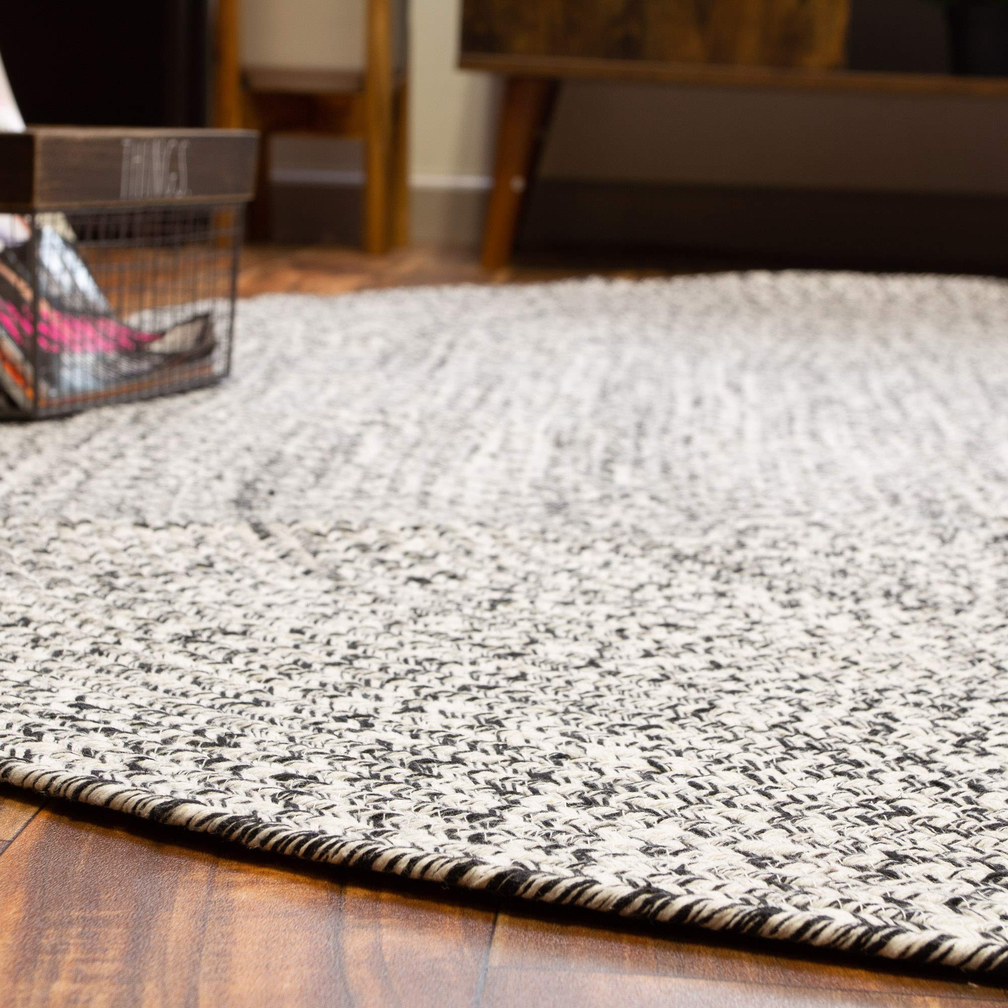 Farmhouse Braided Cotton Reversible Area Rug - Black & White Round 6' Kitchen Carpet for Dining Room, Living Room & Bedroom Decor