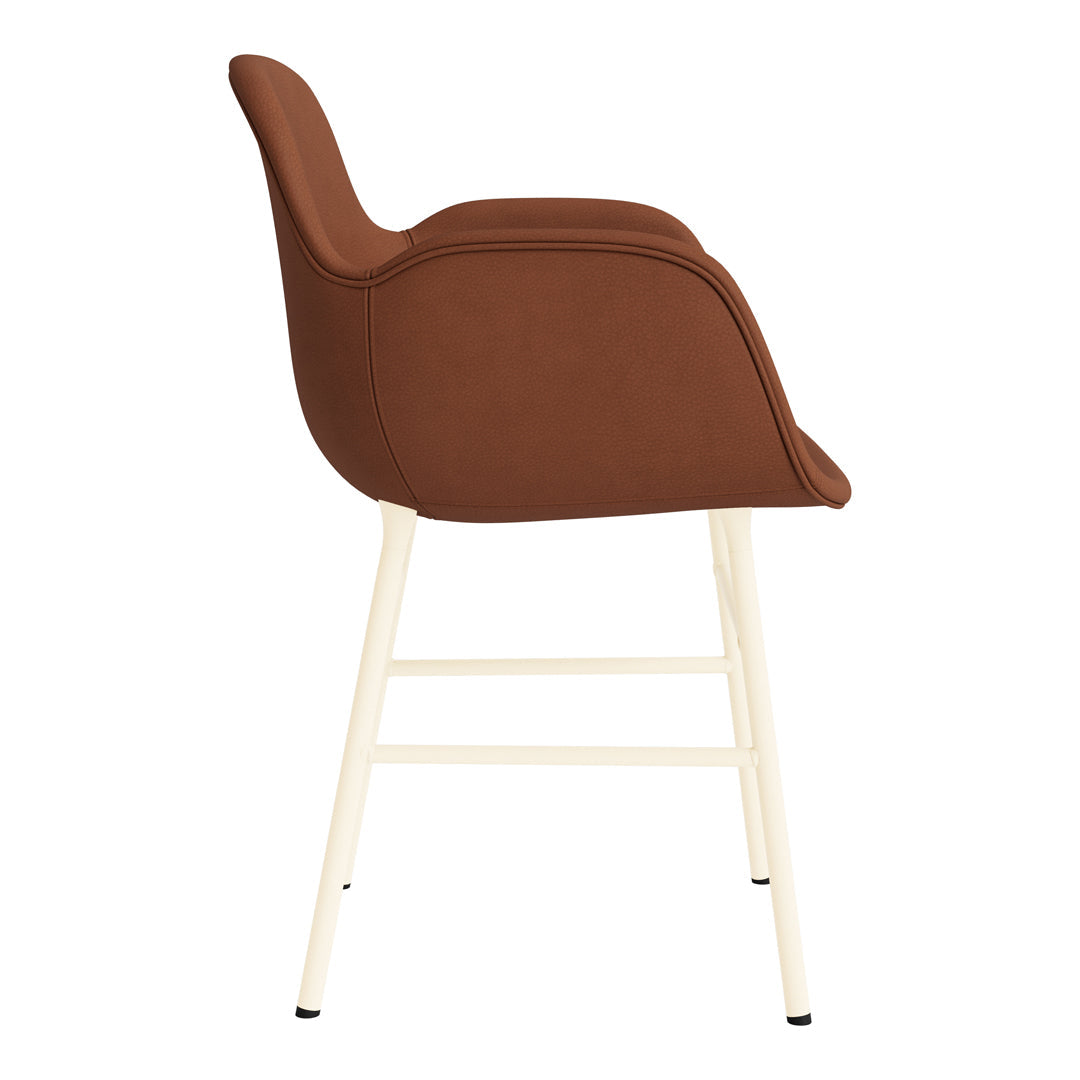 Modern Form Armchair with Sturdy Metal Legs & Soft Upholstery - Perfect for Living Room, Office, or Reading Nook