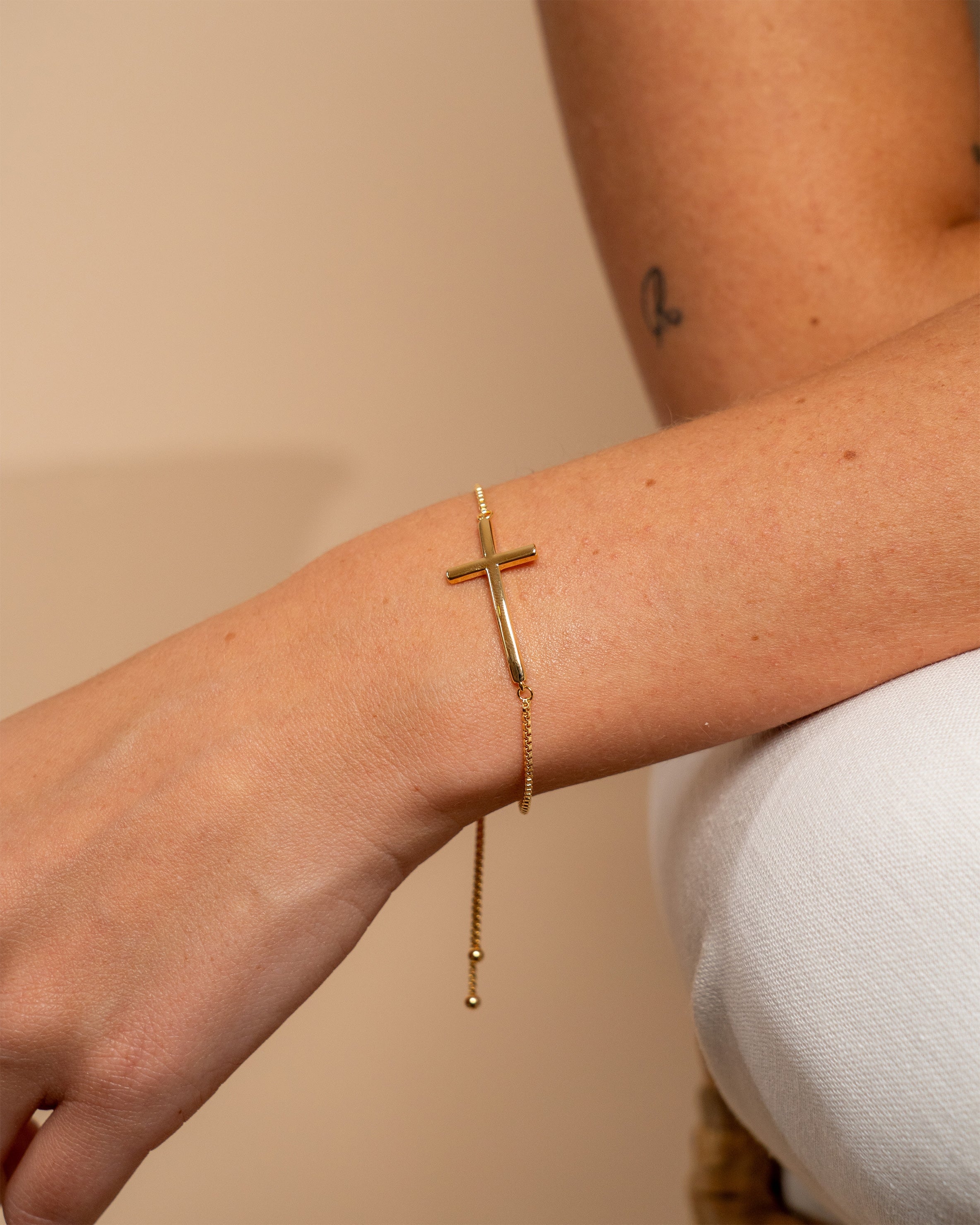 Polished Cross Bolo Bracelet for Men & Women - Adjustable Leather Wrap Bracelet with Cross Charm - Perfect for Everyday Wear, Gifts & Boho Fashion Accessories