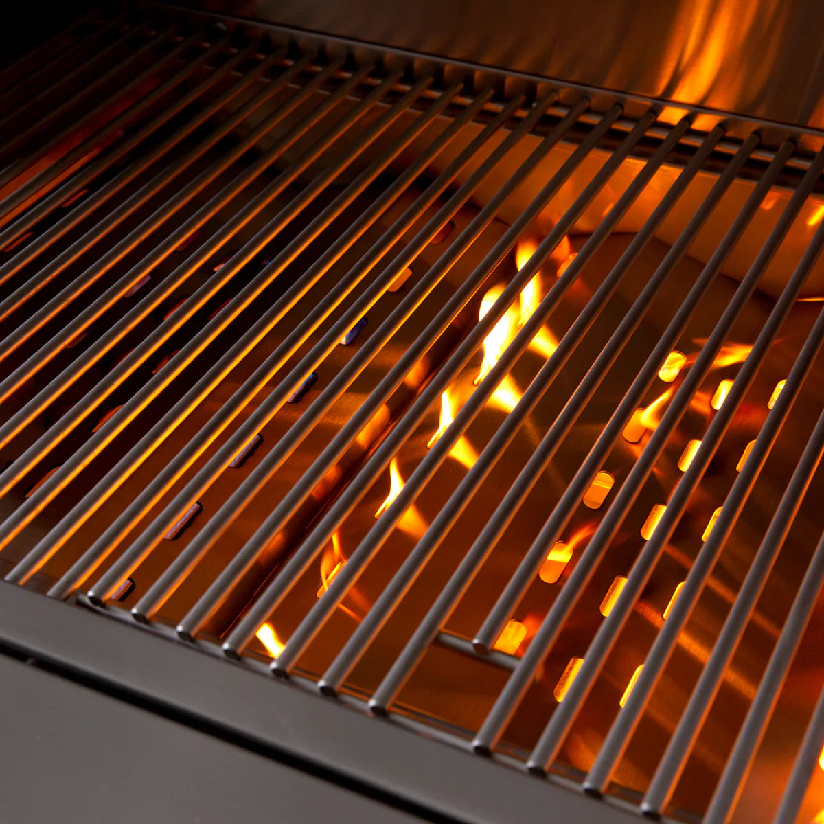 Summerset Resort 30-Inch 2-Burner Built-In Natural Gas Grill for Outdoor Kitchen & Backyard BBQ Parties