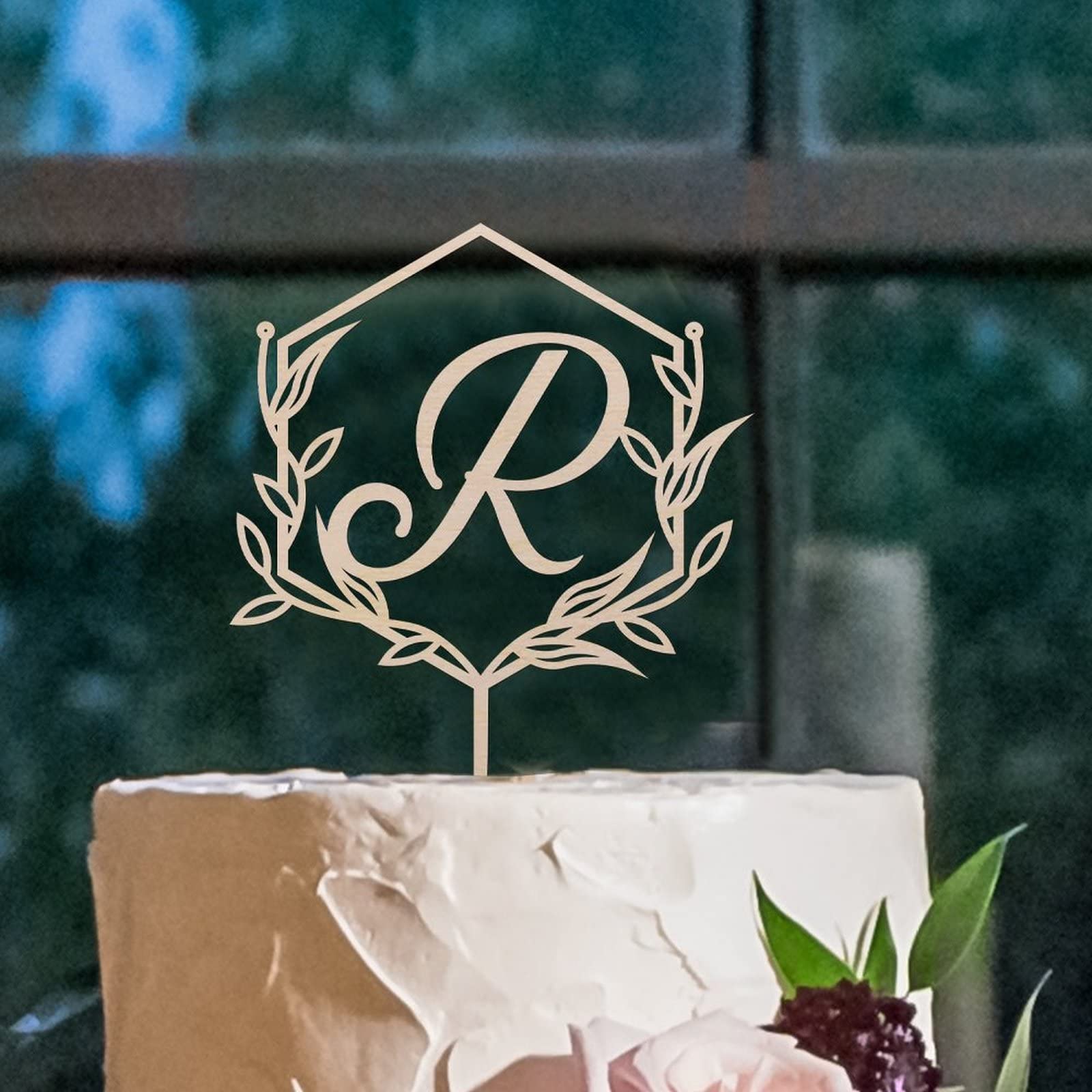 Personalized Wooden Monogram Cake Topper - Rustic Initial Letter R Wreath for Wedding, Birthday & Anniversary Cakes - Handmade Cake Decoration (Design 03)