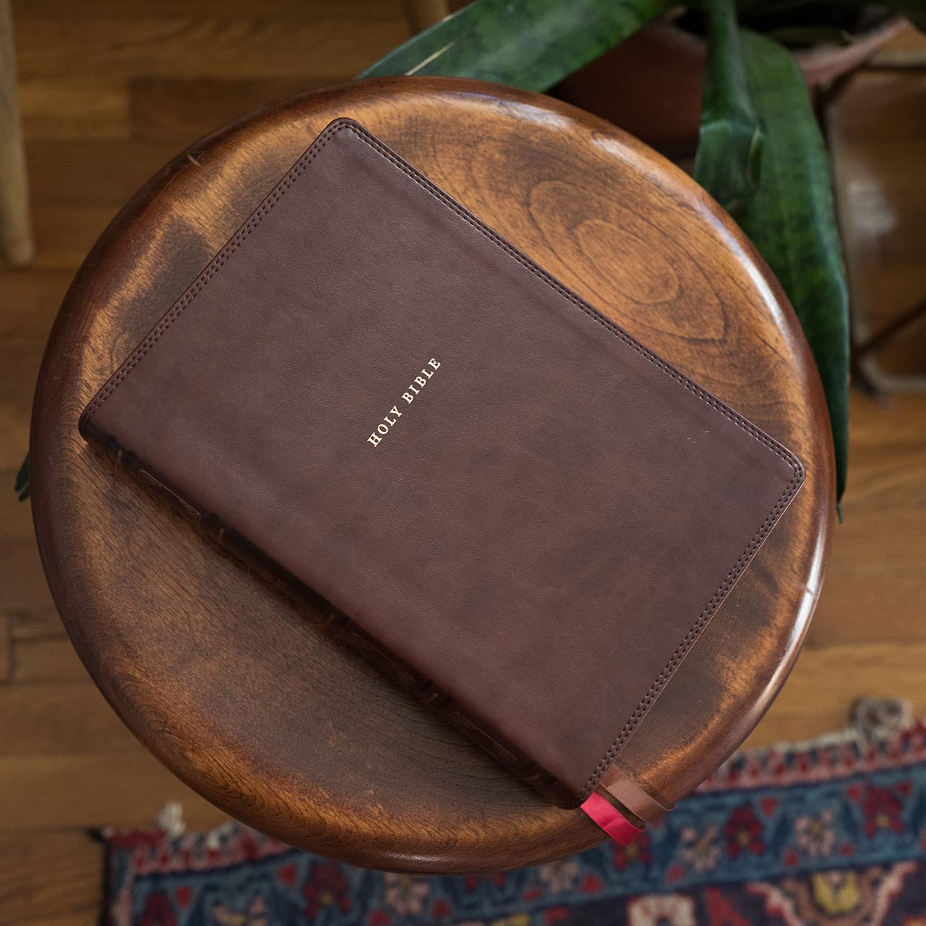 NKJV Leathersoft Bible - Red Letter, Thumb Indexed for Easy Study & Worship
