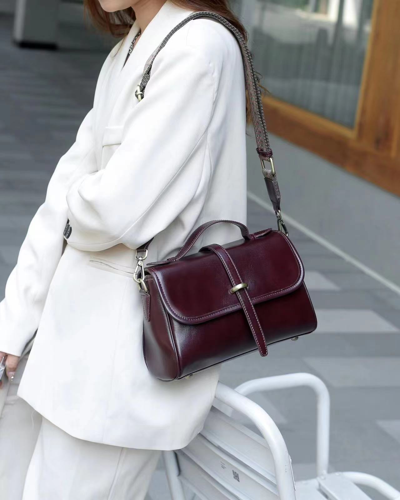 Stylish Modern Flap Crossbody Satchel for Women - Fashionable Shoulder Bag with Adjustable Strap - Perfect for Work, Travel & Everyday Use
