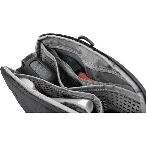 Peak Design Travel Wash Pouch 1L - Waterproof Toiletry Bag for Men & Women, Compact Organizer for Shampoo, Toothbrush & Cosmetics - Perfect for Camping, Gym & Air Travel (Black)